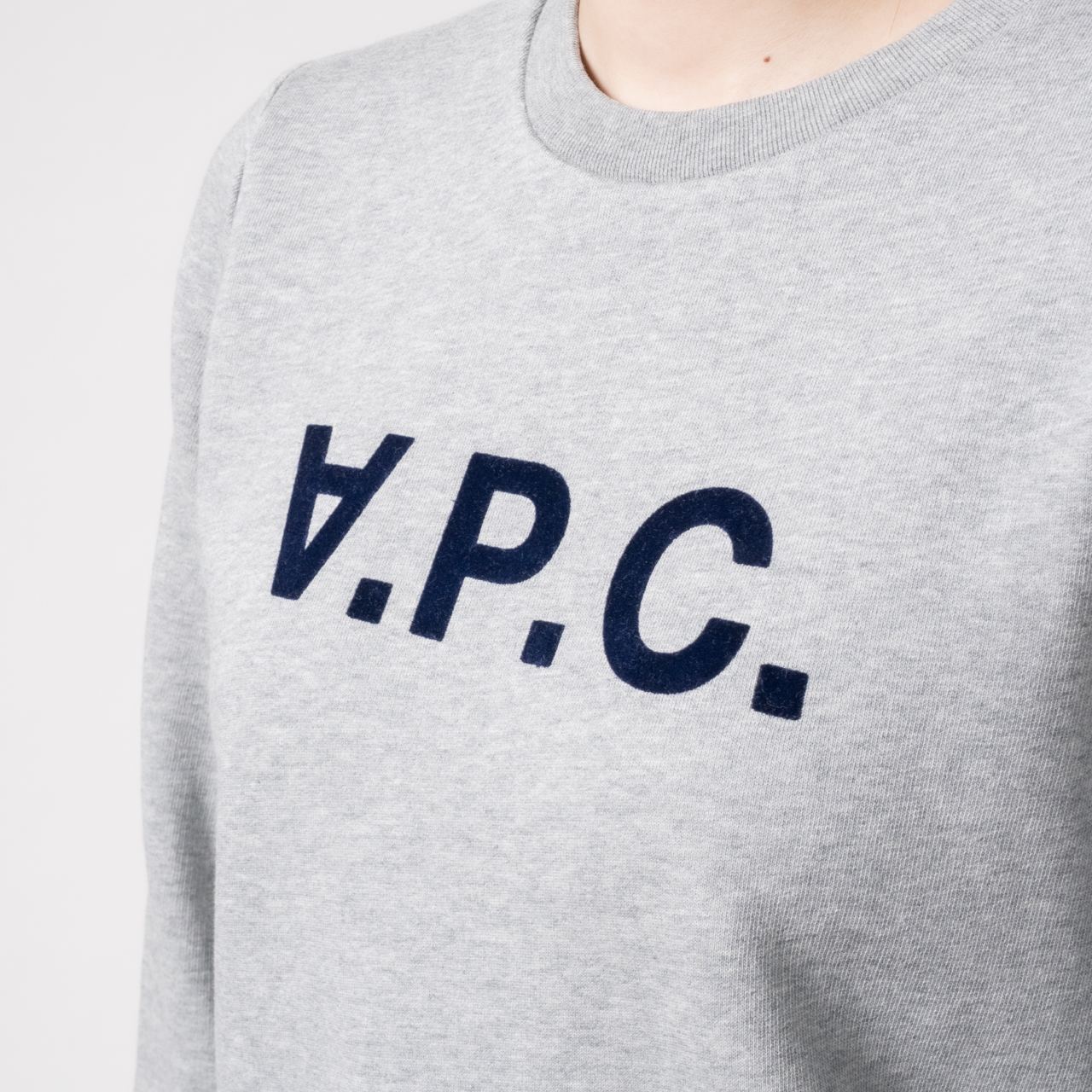A.P.C Viva Logo Print Fleece Sweatshirt Navy – voilà.id