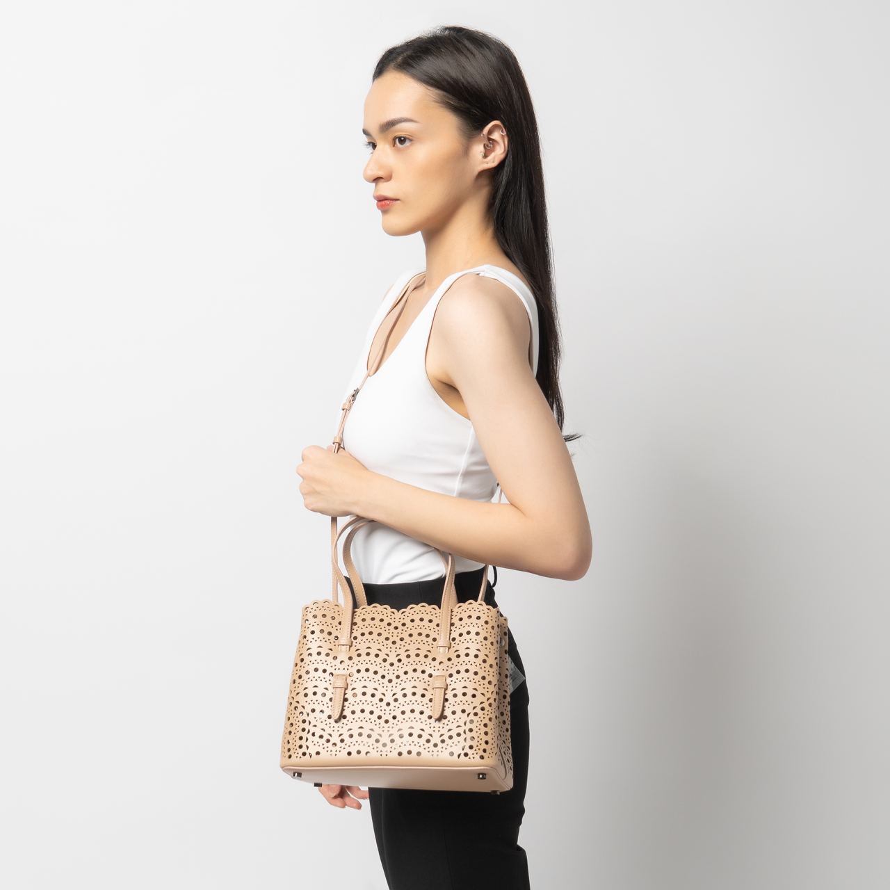 ALAIA☆24SS MINA 25 パンチング トートバッグ SABLE ALAIA☆24SS MINA 25 パンチング トートバッグ SABLE (ALAIA