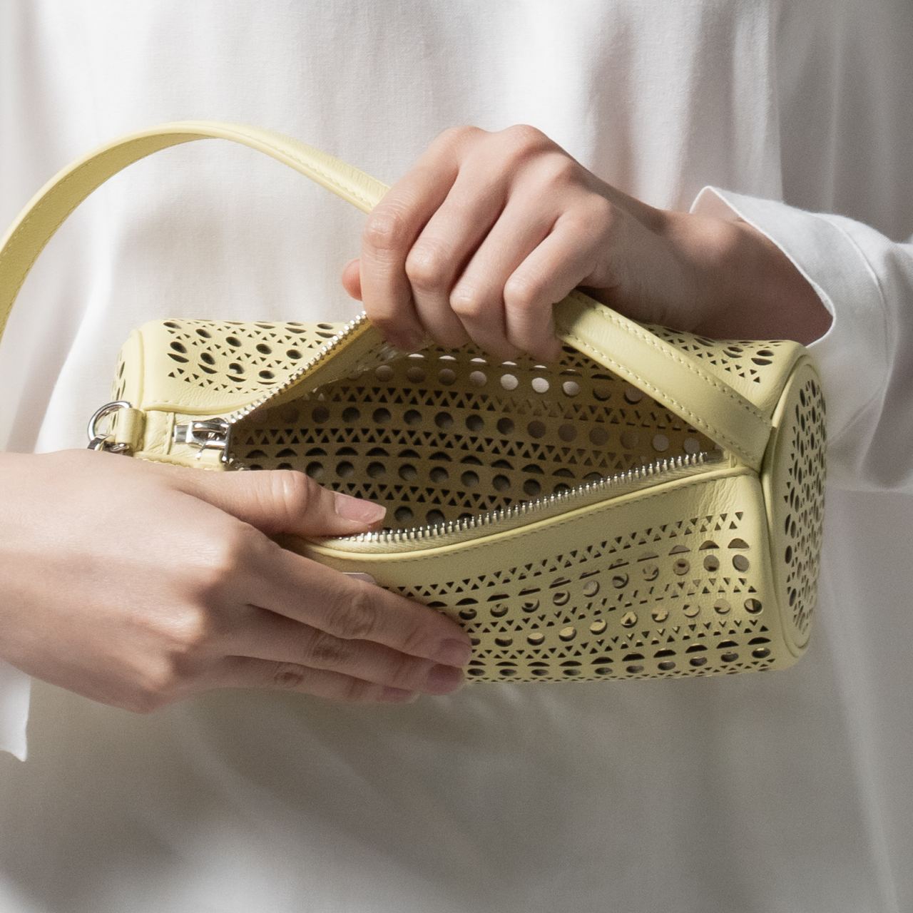 Alaia Tube Vienne Pattern Shoulder Bag Blanc Optic – voilà.id