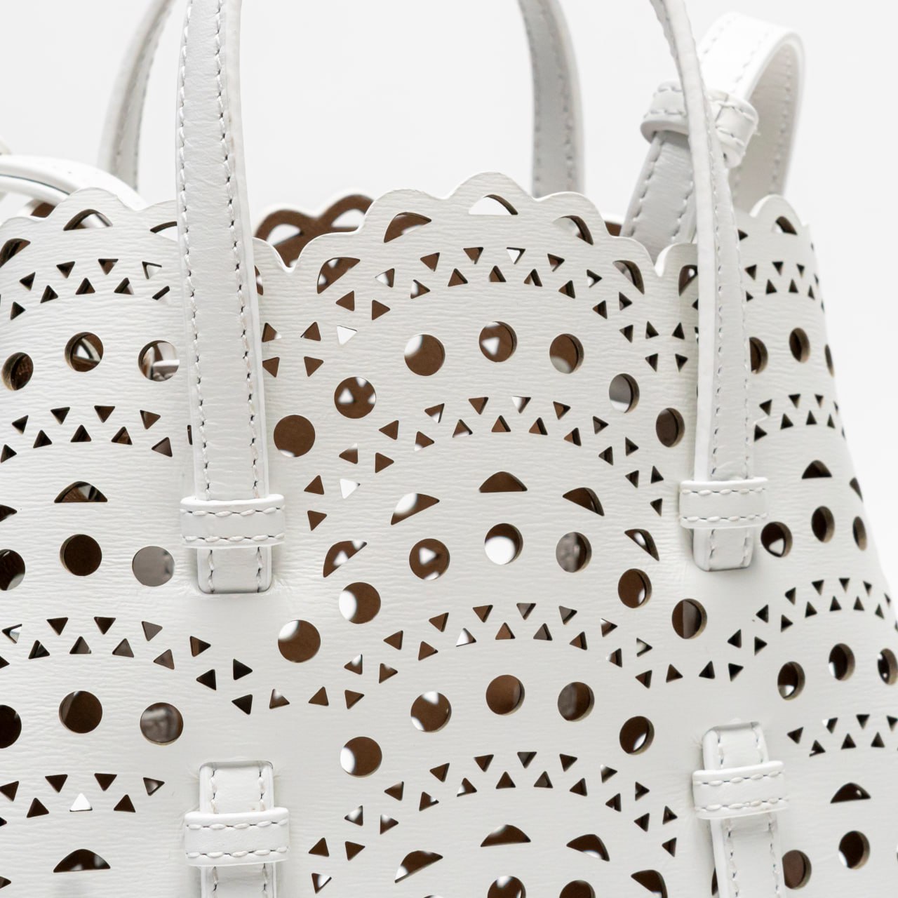 Alaia Mina 16 Vienne Tote Bag Blanc Optic – voilà.id