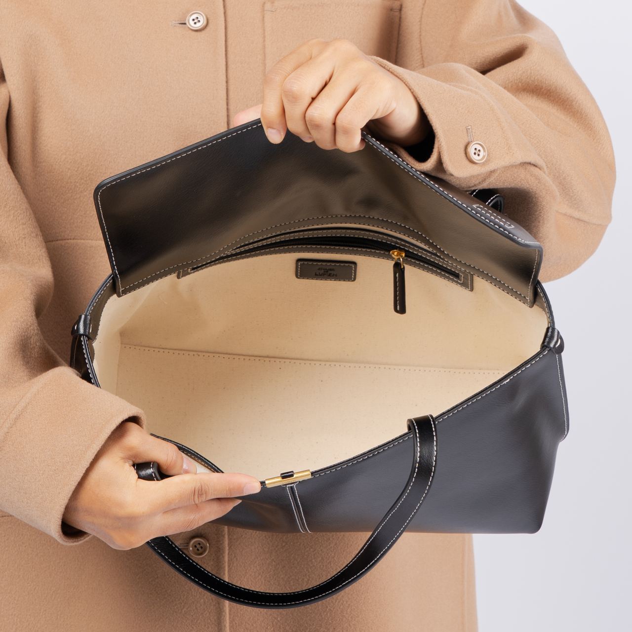 Atelier de LUMEN Panier Flap Shoulder Bag Soft Black – voilà.id