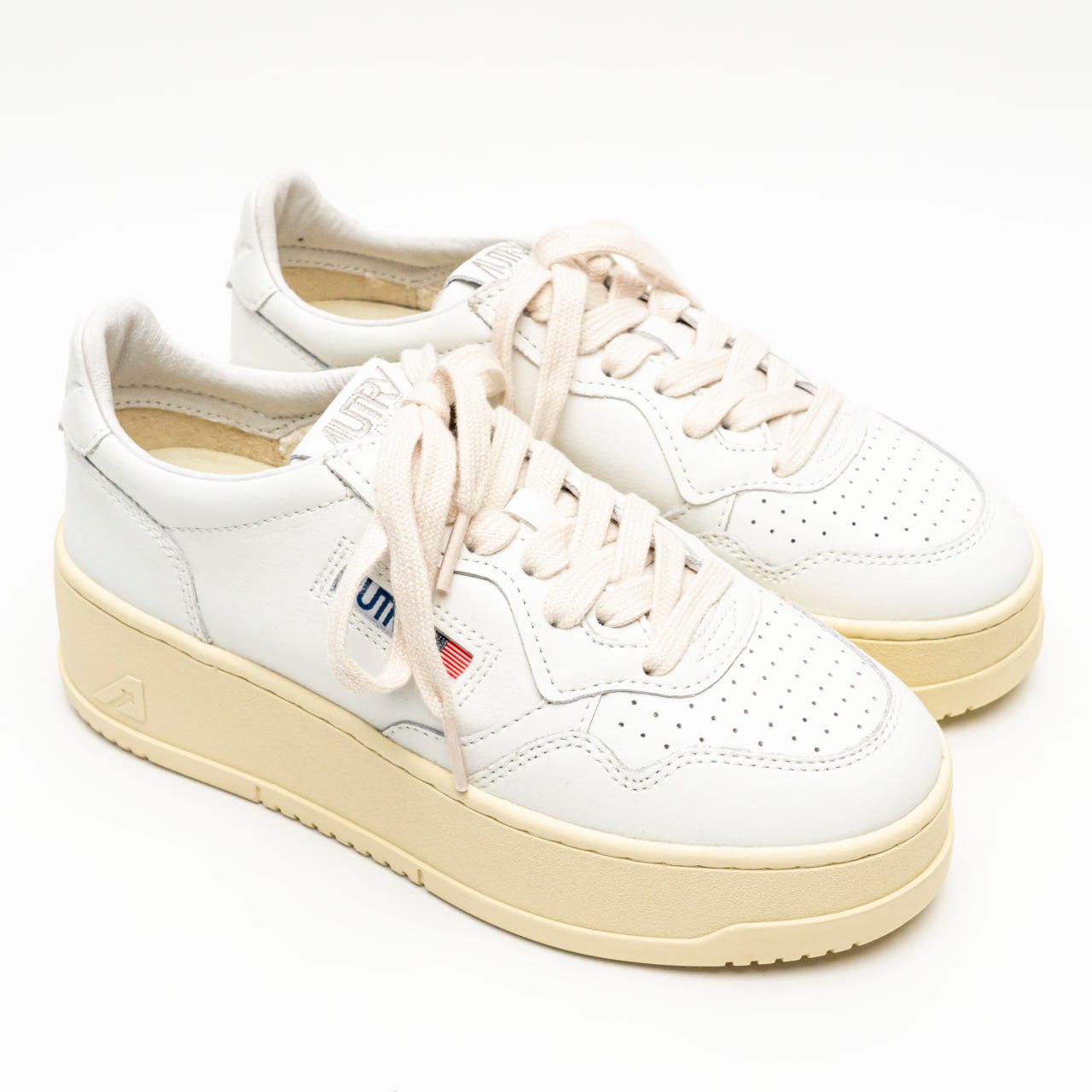 Autry Medalist Platform Low Leather Sneakers White – voilà.id