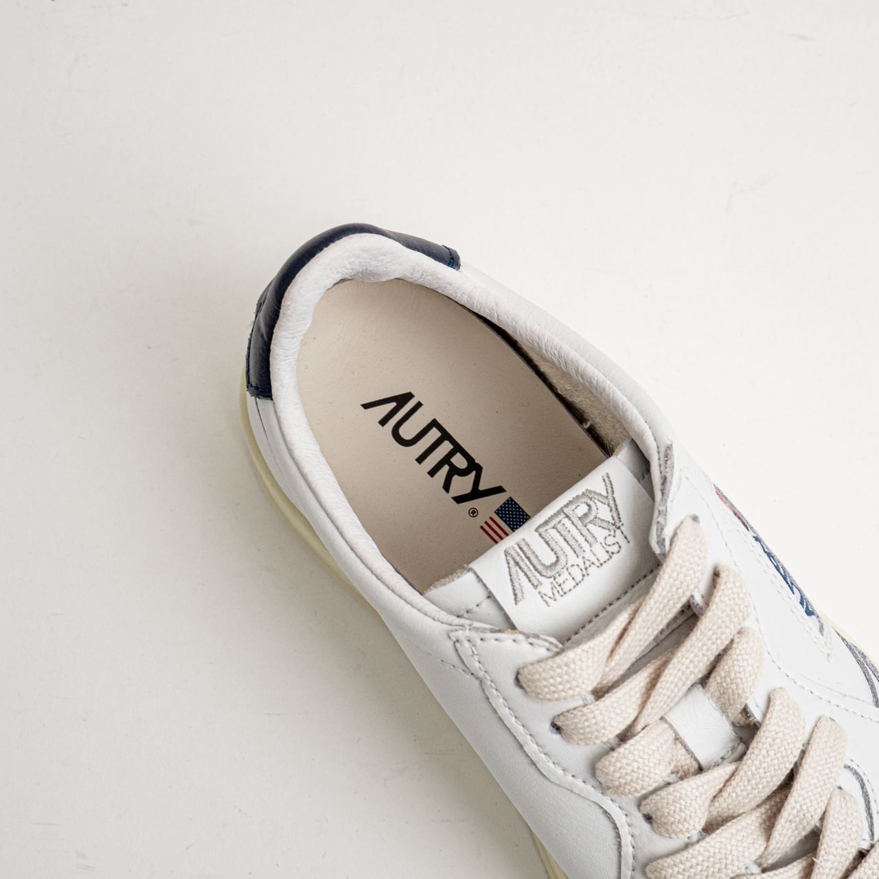 スニーカー AUTRY Women Sneakers AULW LL78 WHT TEAROSE White Sneakers Autry - AULW-LL78 - Jole.it