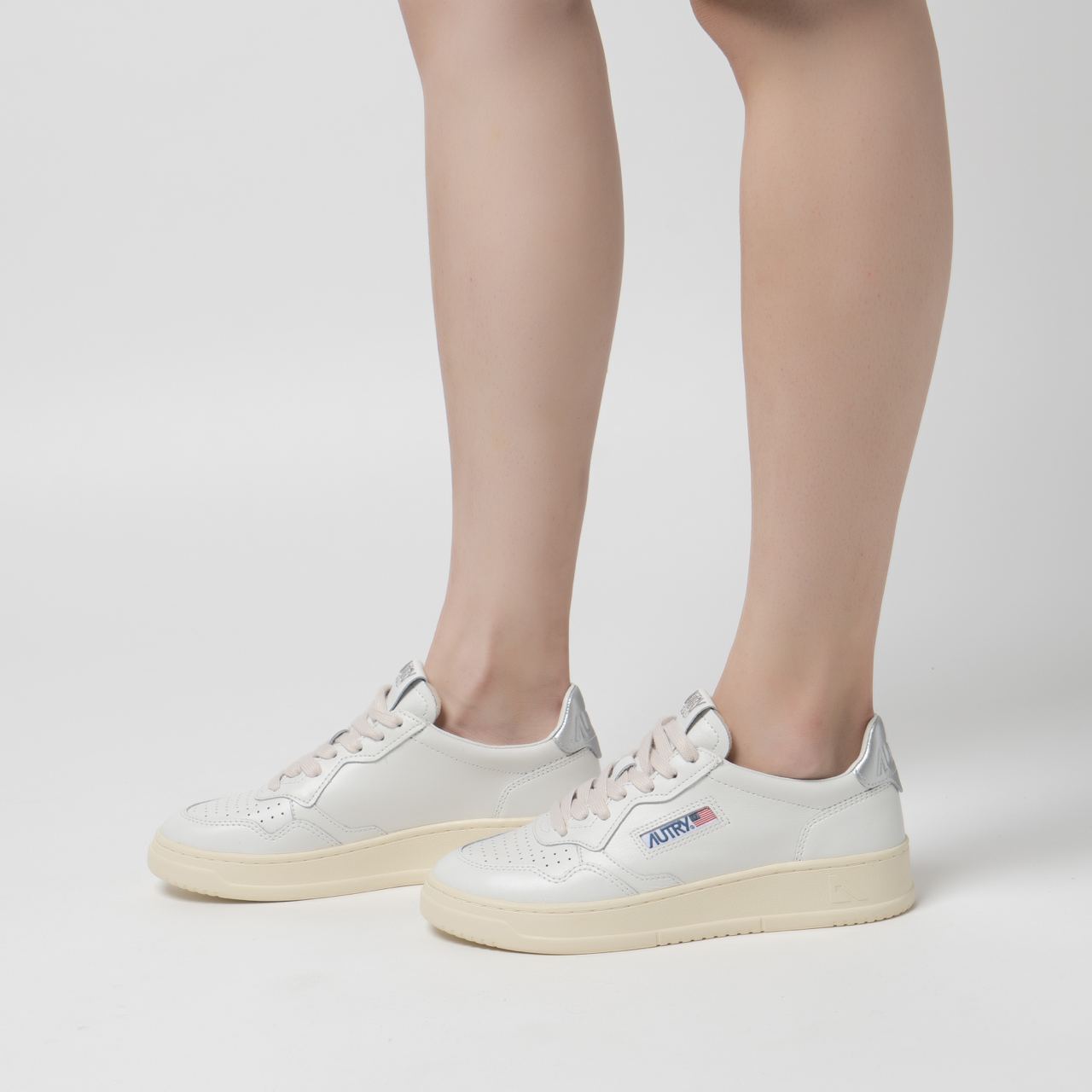 Autry Medalist Low-Top Sneakers Leather White/Pink Women