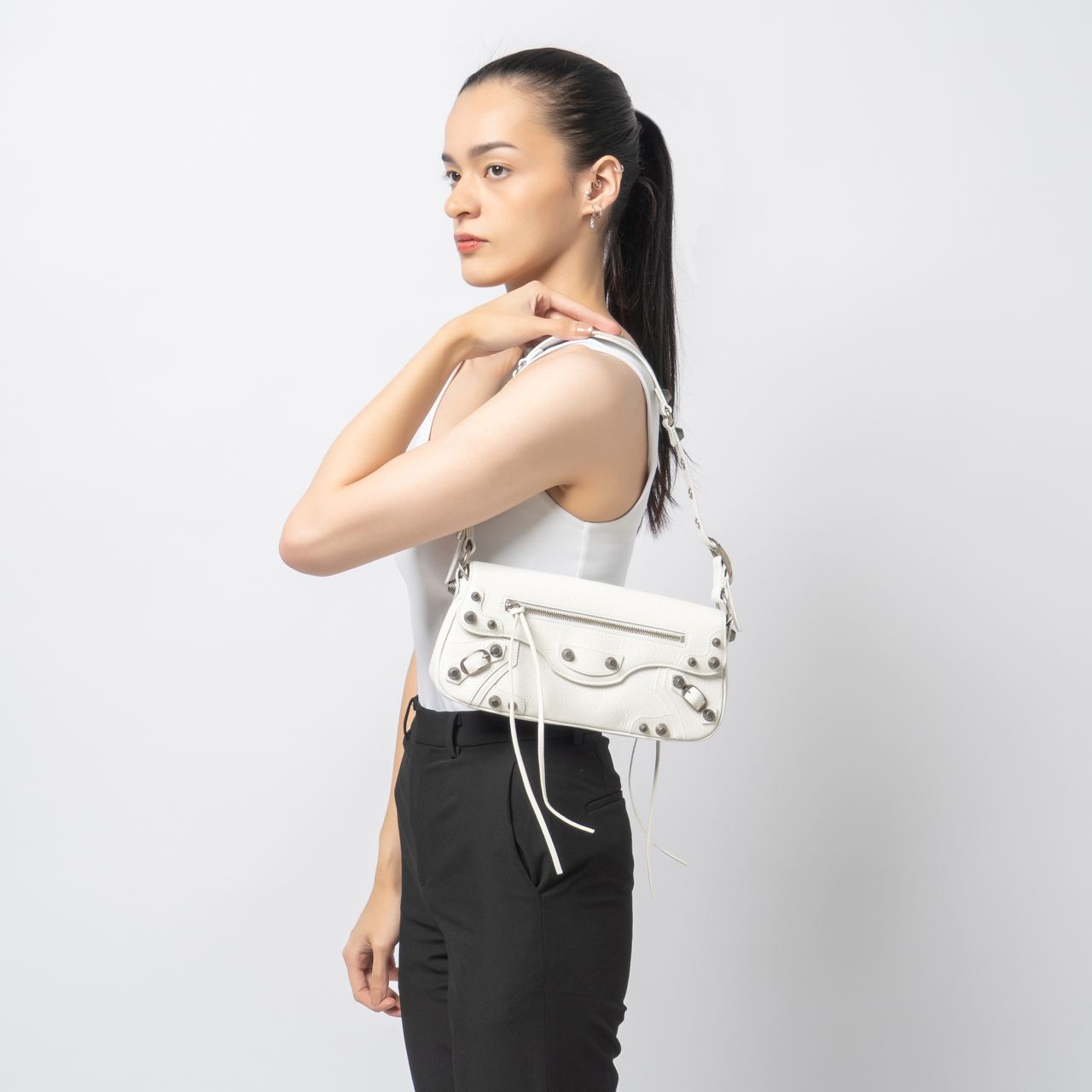 BALENCIAGA SHOULDER BAG (6713091VG9Y 9104) ホワイト Balenciaga Le Cagole XS Shoulder Bag White – FW23 – Blank Room