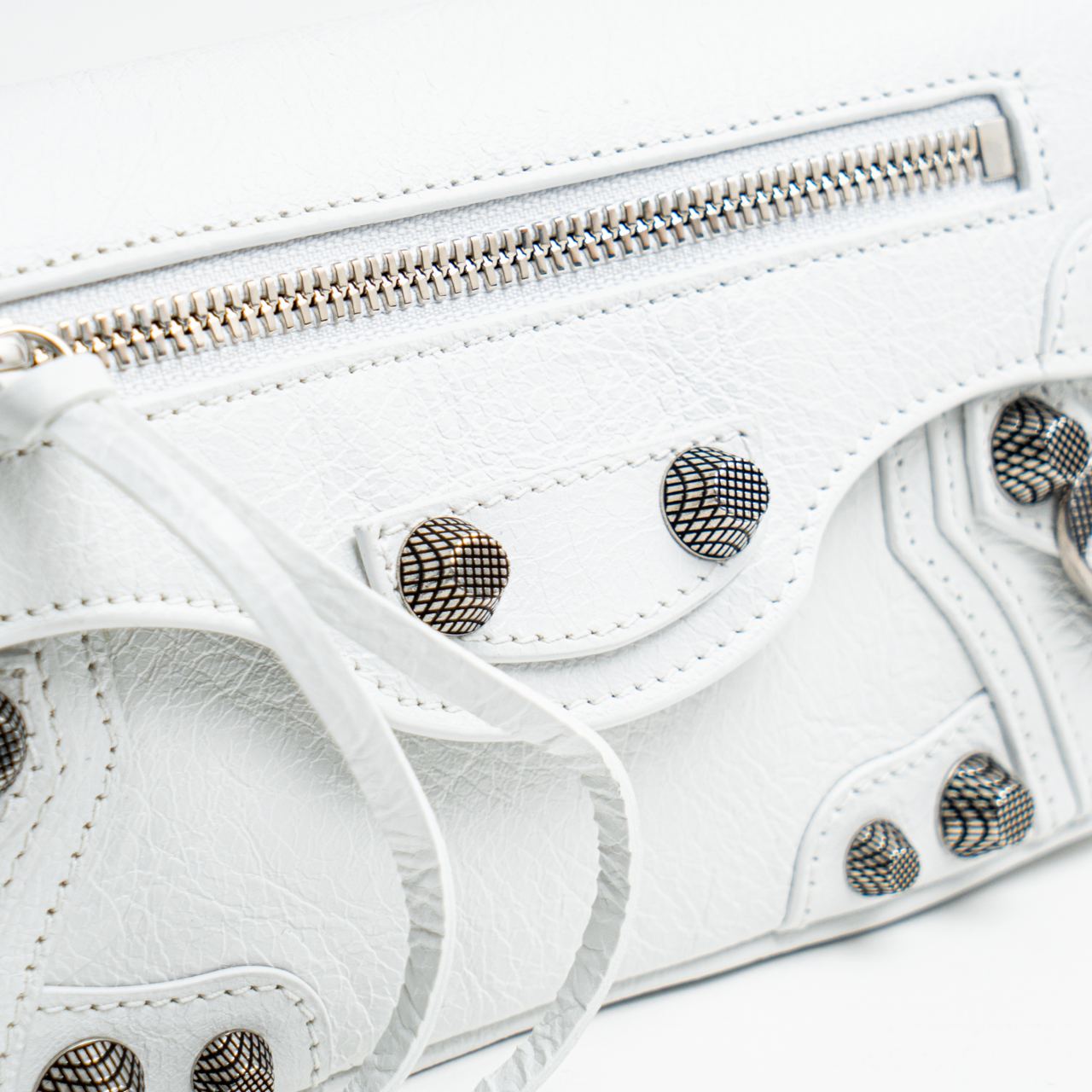 ショルダーバッグ・ポシェット BALENCIAGA LE CAGOLE XS SLING BAG IN WHITE ARENA LAMBSKIN Women's Le Cagole Shoulder Bag Xs in White | Balenciaga US