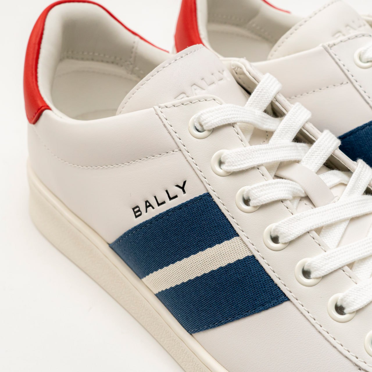 【関税&送料込】Bally White Leather Thiago Sneakers Bally Men's Thiago Leather Low-Top Sneakers | Neiman Marcus