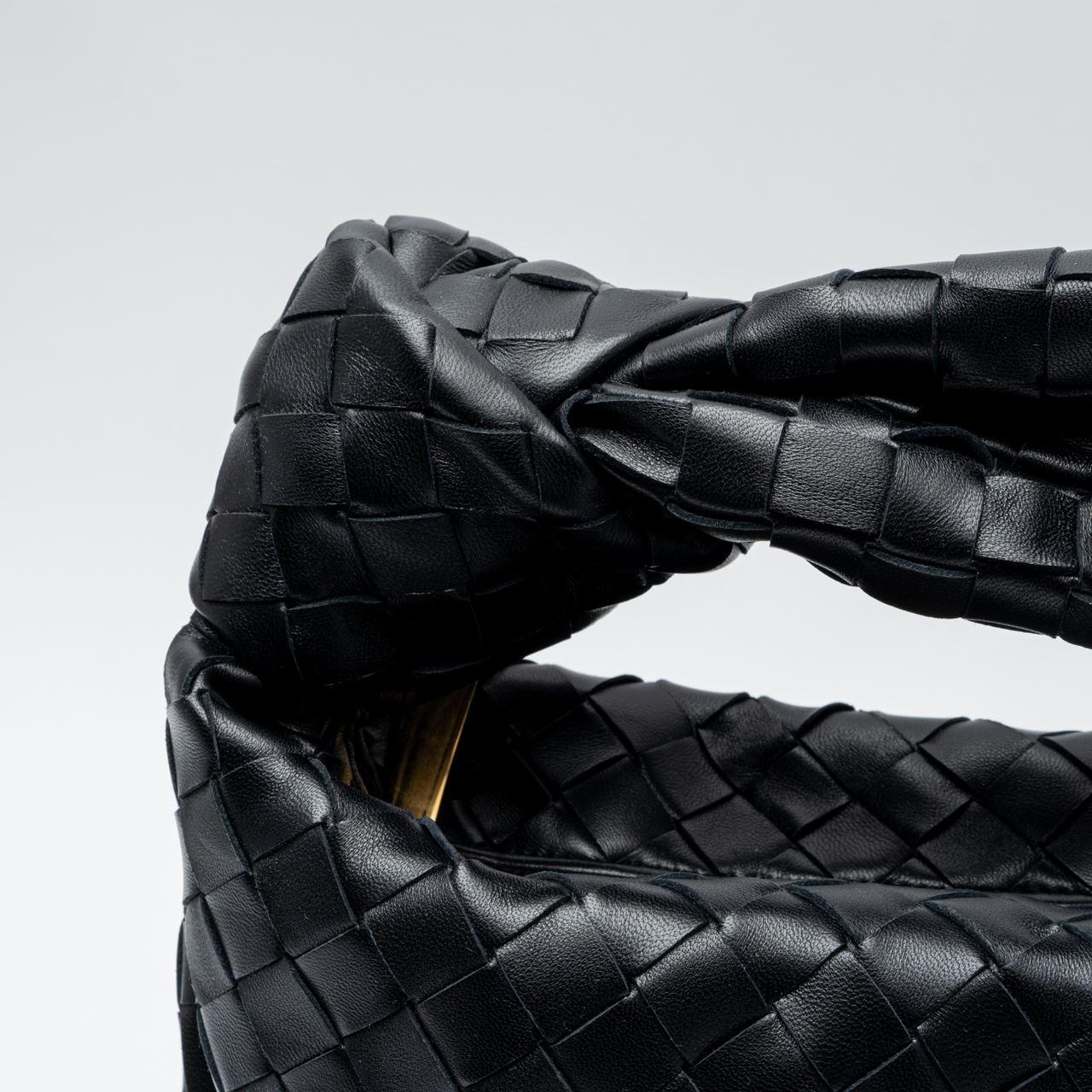 ★BOTTEGA VENETA★ Teen Jodi Tote Bag Black 690225VCPP08425 Bottega Veneta Black Teen Jodie bag | TheDoubleF