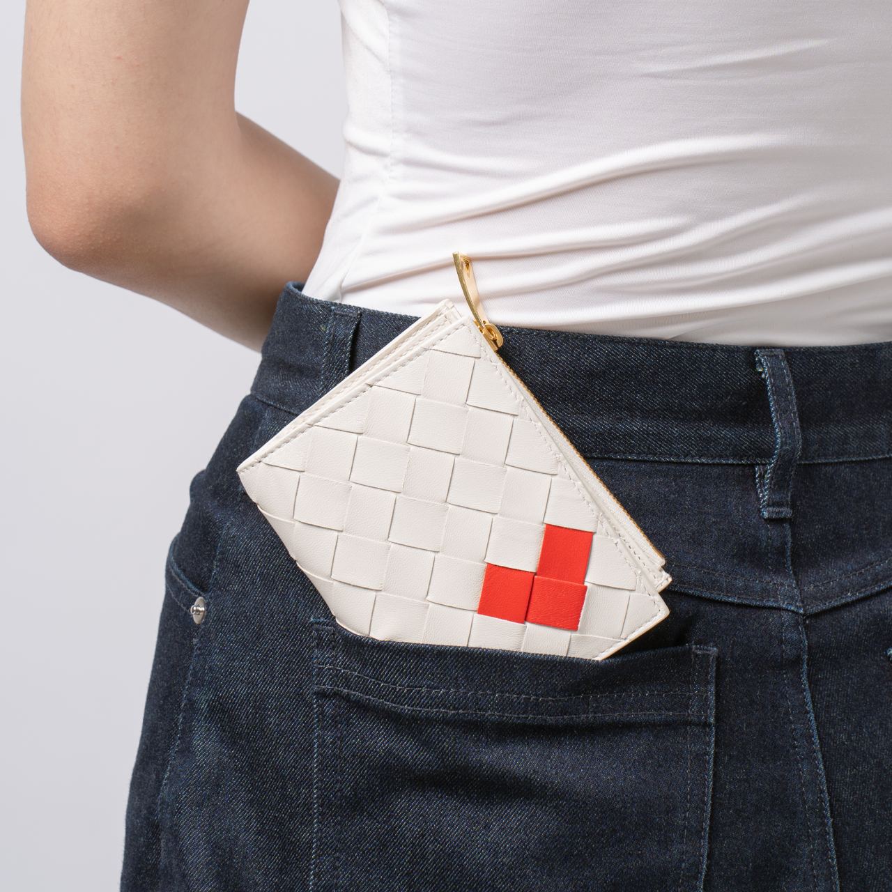 折りたたみ財布 BOTTEGA VENETA ZIP-AROUND WALLET IN EMBOSSED LEATHER Bottega Veneta Leather Zip Around Wallets for Women for sale