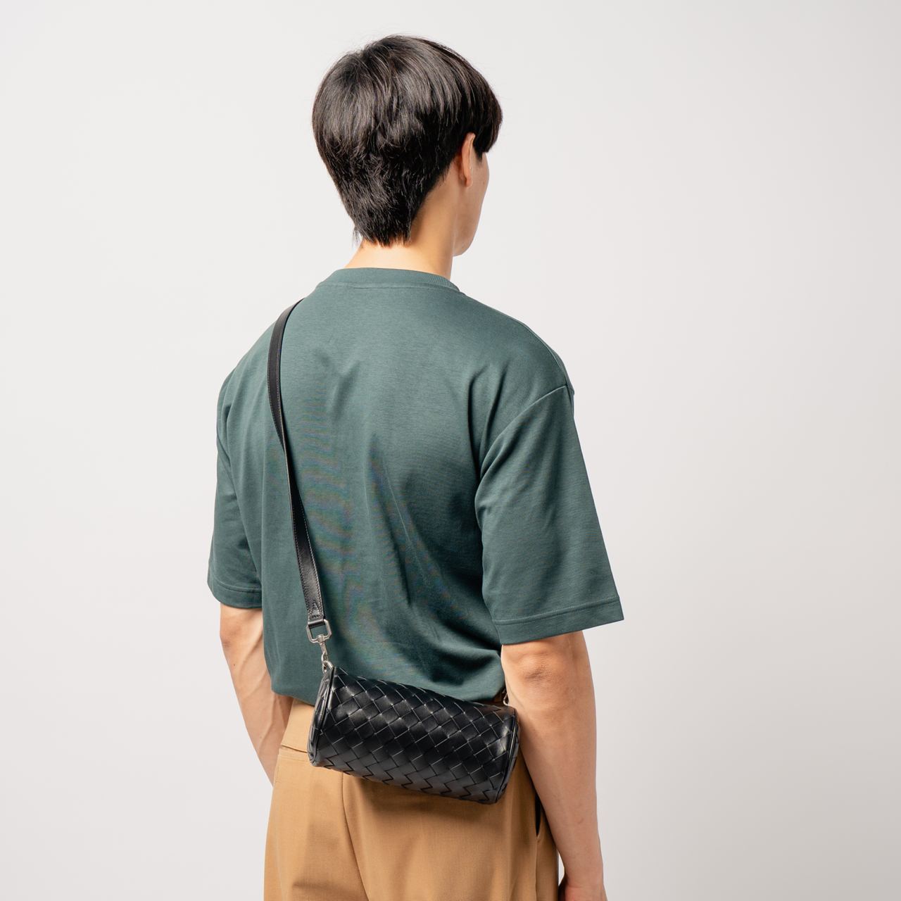 【関税&送料込】Bottega Veneta Barrel Mini Crossbody Bag In Barrel Intrecciato leather crossbody bag in blue - Bottega