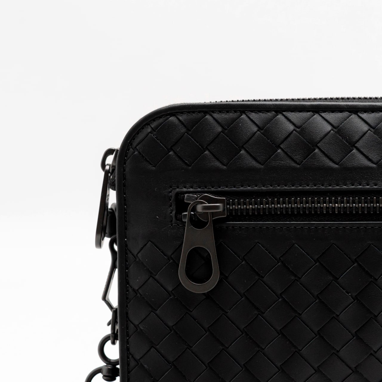 Bottega Veneta Intrecciato Zip Detail Clutch All Black