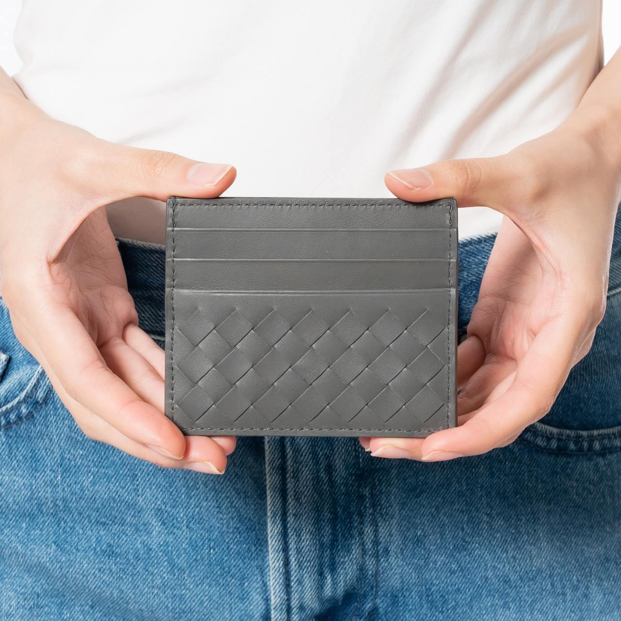 Bottega Veneta Intrecciato Credit Card Case Dark Grey – voilà.id