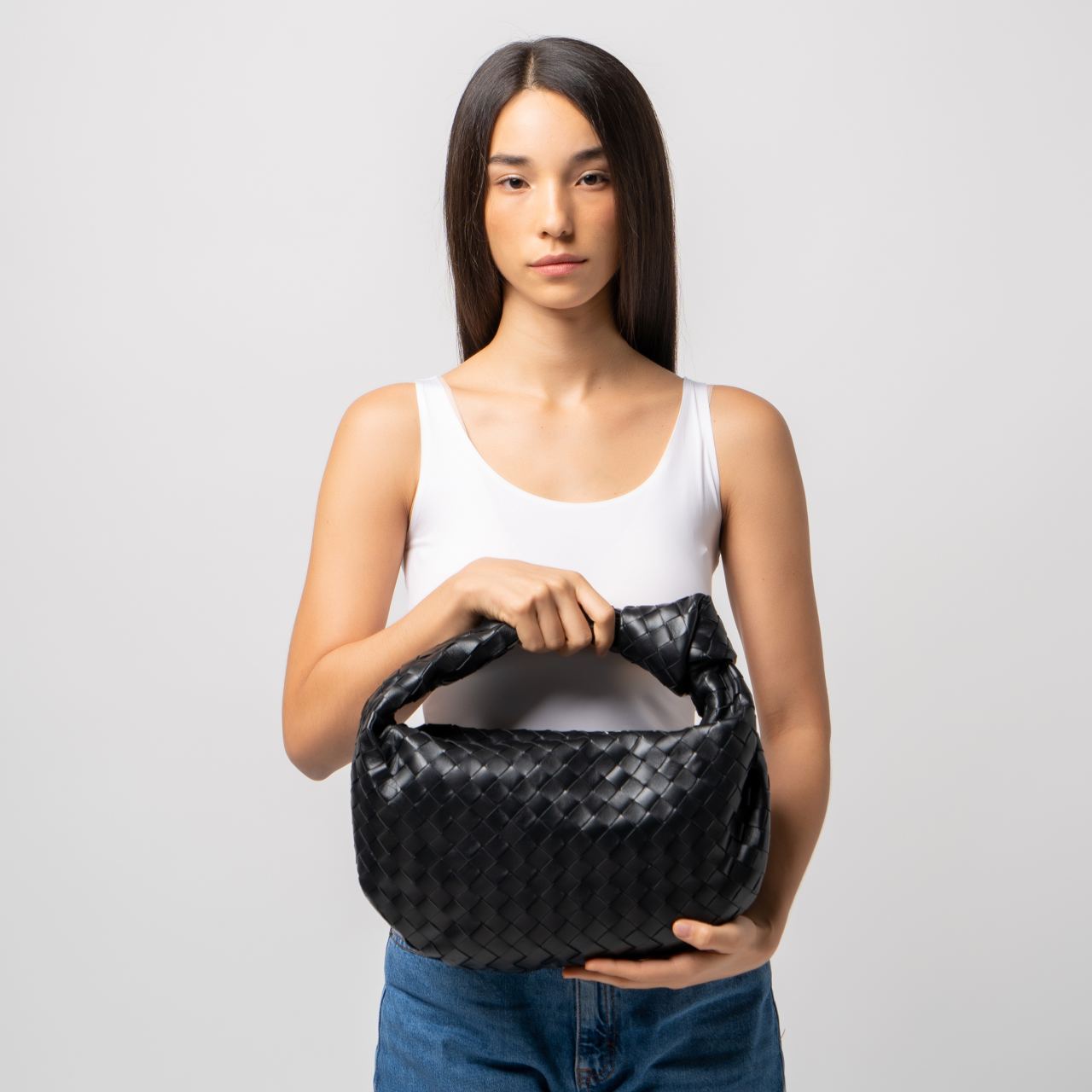 ★BOTTEGA VENETA★ Teen Jodi Tote Bag Black 690225VCPP08425 Bottega Veneta Black Teen Jodie bag | TheDoubleF
