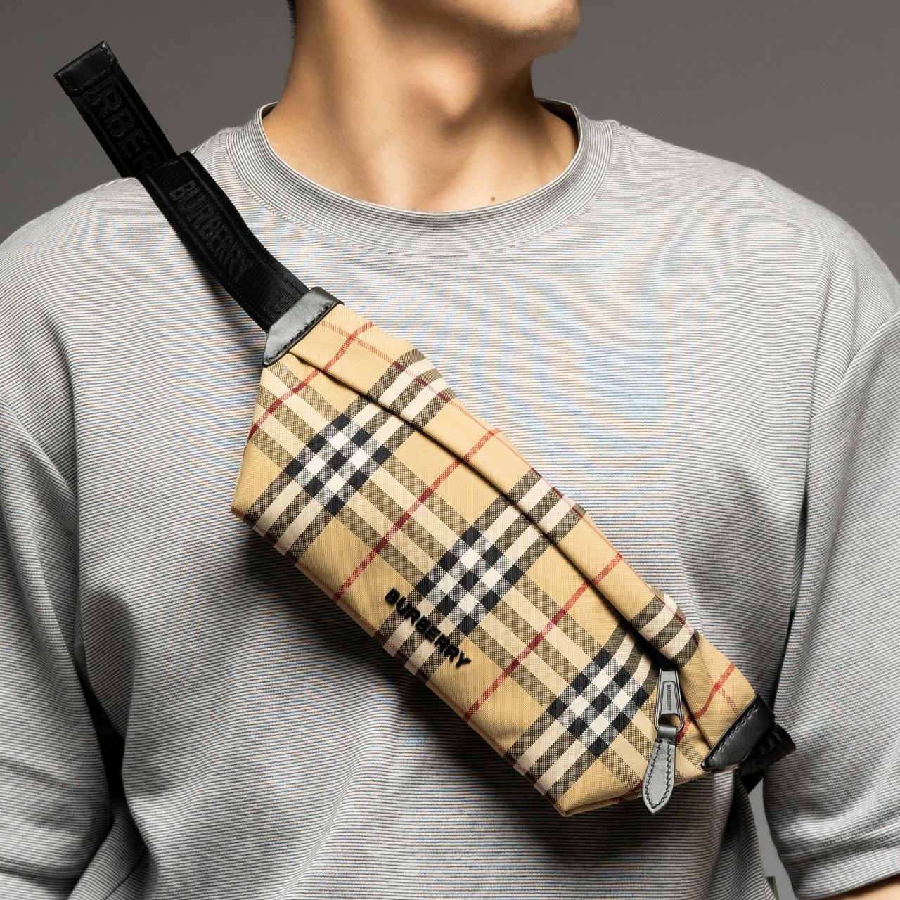 【BURBERRY】STEVIE BELT BAG Burberry Check Stevie Belt Bag Archive Beige – voilà.id