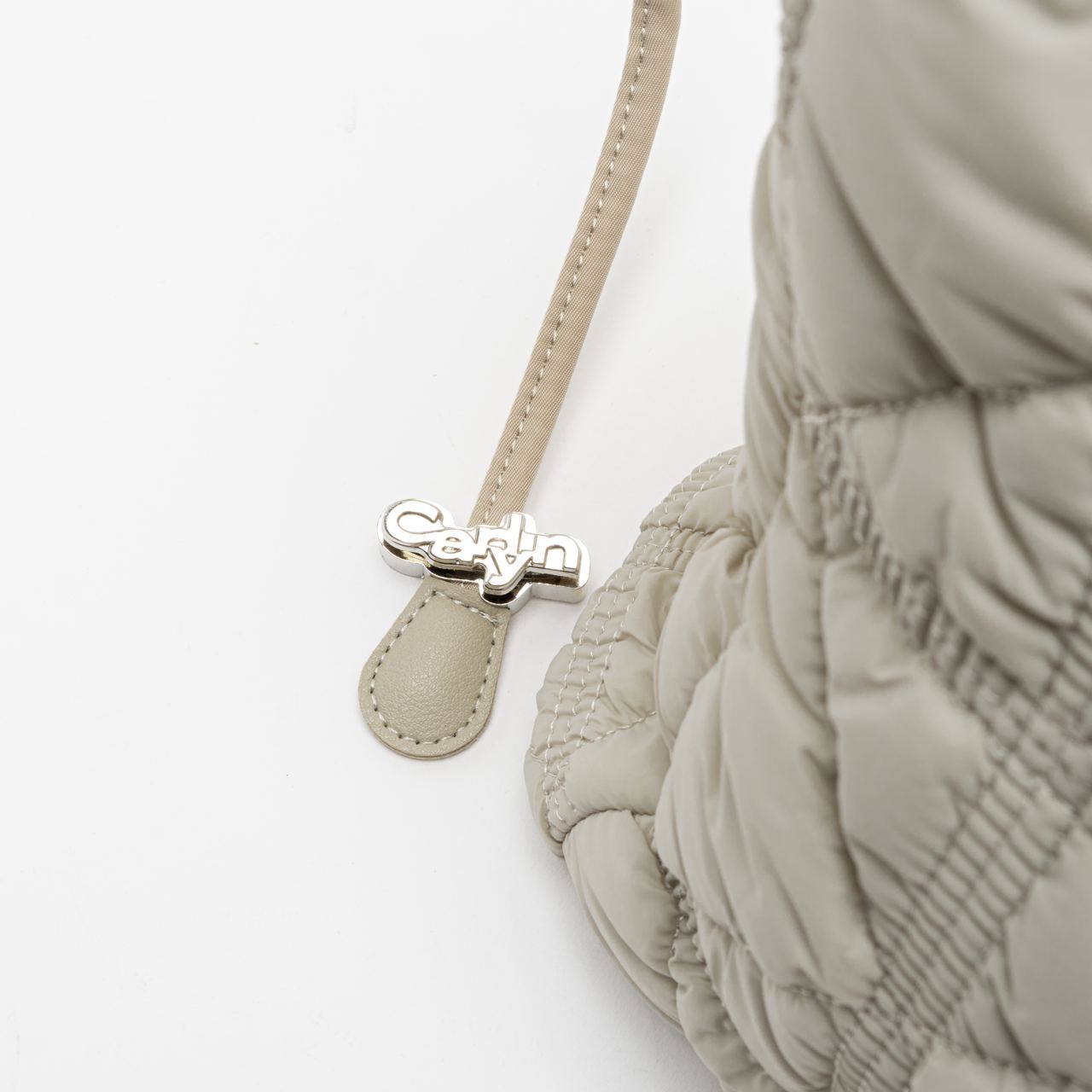 ★CARLYN★ Lane TAUPEH74103020 H74103020TP Carlyn Lane Shoulder Bag Spring Gray – voilà.id