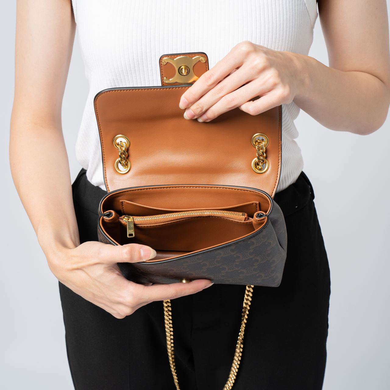 ハンドバッグ CELINE LARGE VICTOIRE BAG IN TRIOMPHE CANVAS TAN Celine Teen Victoire Bag Triomphe Canvas Tan – voilà.id
