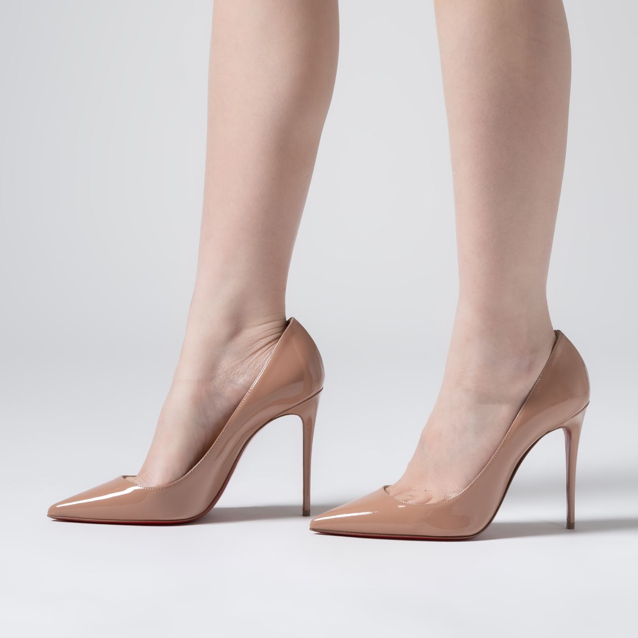 靴 Christian Louboutin Nude Patent Highheel CHRISTIAN LOUBOUTIN Nude Patent Heels - ARMADIO