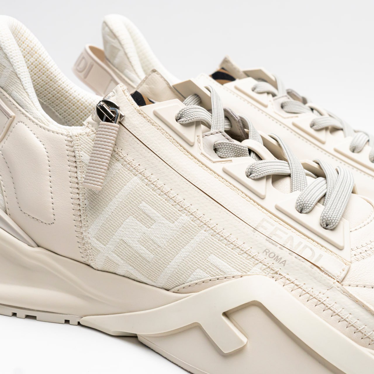 VIP【送料関税込】FENDI FENDI FLOW LEATHER SNEAKERS FENDI (フェンディ) FENDI FLOW (フェンディ フロー) ロートップ