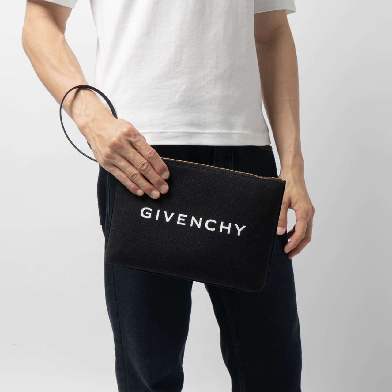 Givenchy Logo Print Large Travel Pouch Black – voilà.id