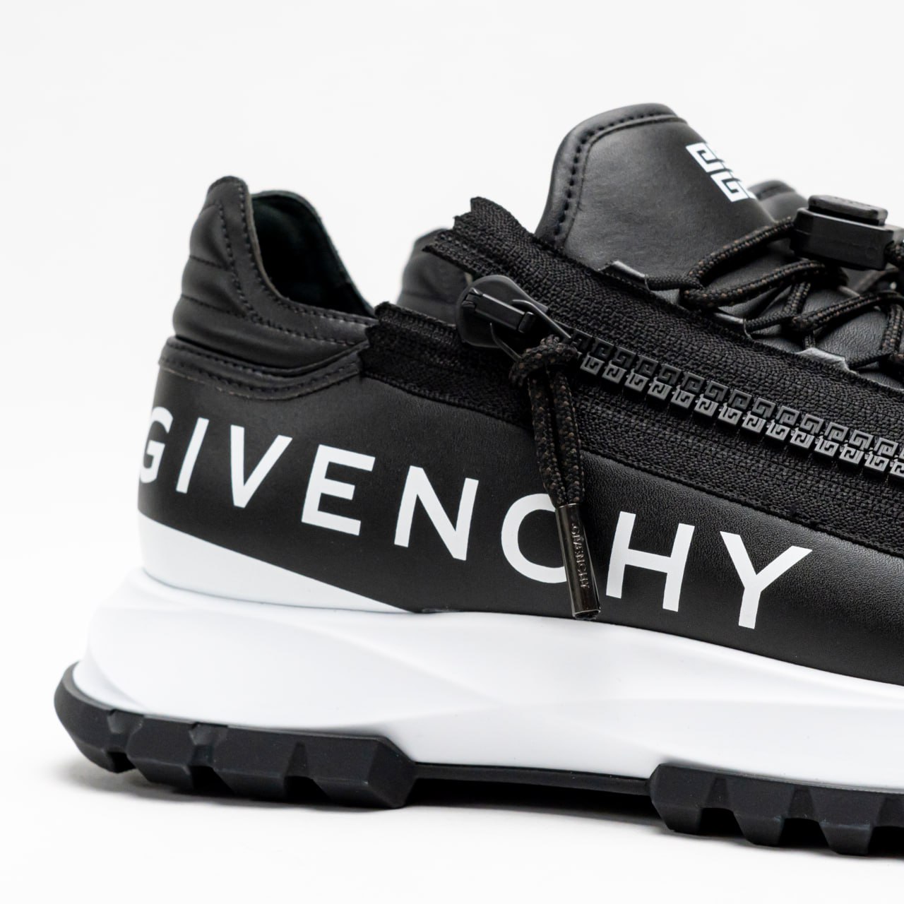 GIVENCHY｜SNEAKERS (BH009BH1LL 004) Givenchy Spectre Runner Sneakers with Zip Black – voilà.id