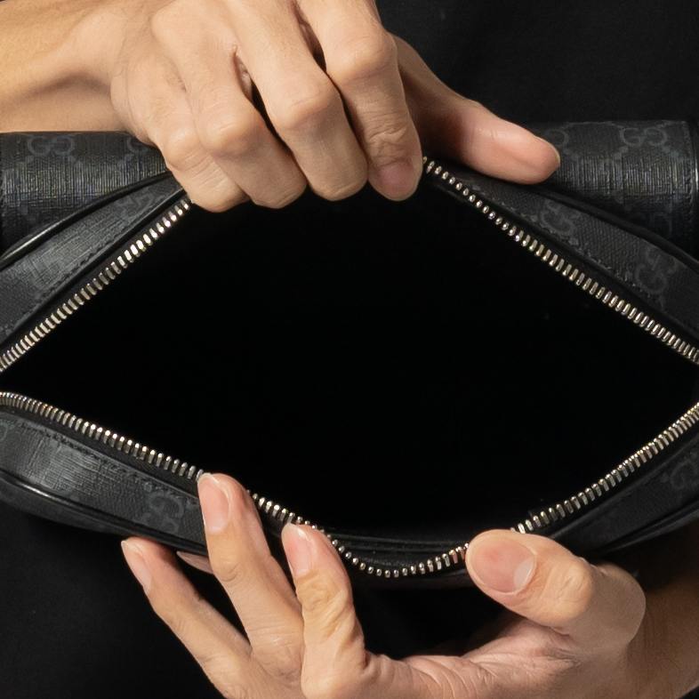 バッグ　GUCCI Gucci Small GG Supreme Canvas Crossbody Bag Black – voilà.id
