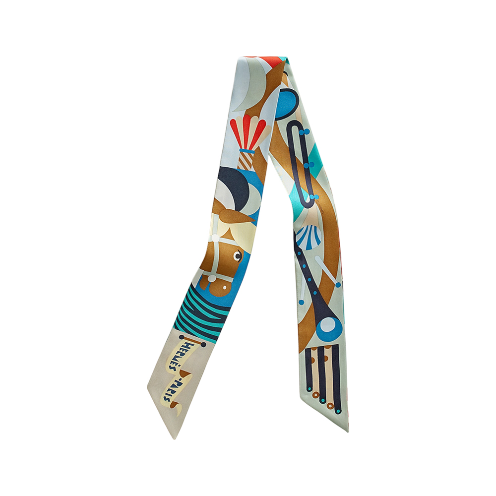 Hermes Parade en Fanfare Twilly Bleu / Camel / Rouge – voilà.id