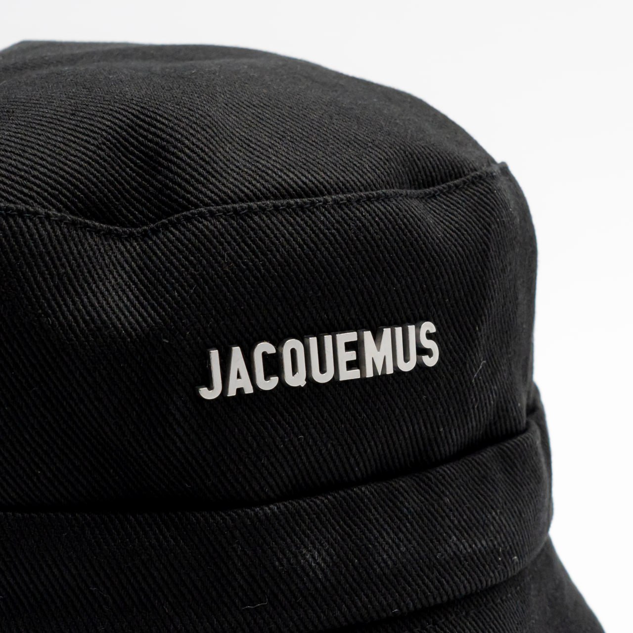 Jacquemus Le Bob Gadjo Knotted Bucket Hat Off White – voilà.id