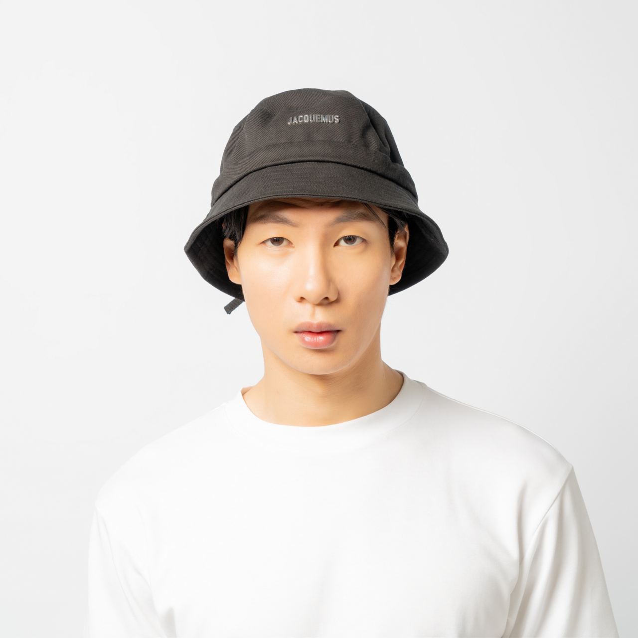 ハット JACQUEMUS Le bob Gadjo (223AC001 5001 990) KS1373 Jacquemus Le Bob Gadjo Off White Bucket Hat &vert; 223AC001