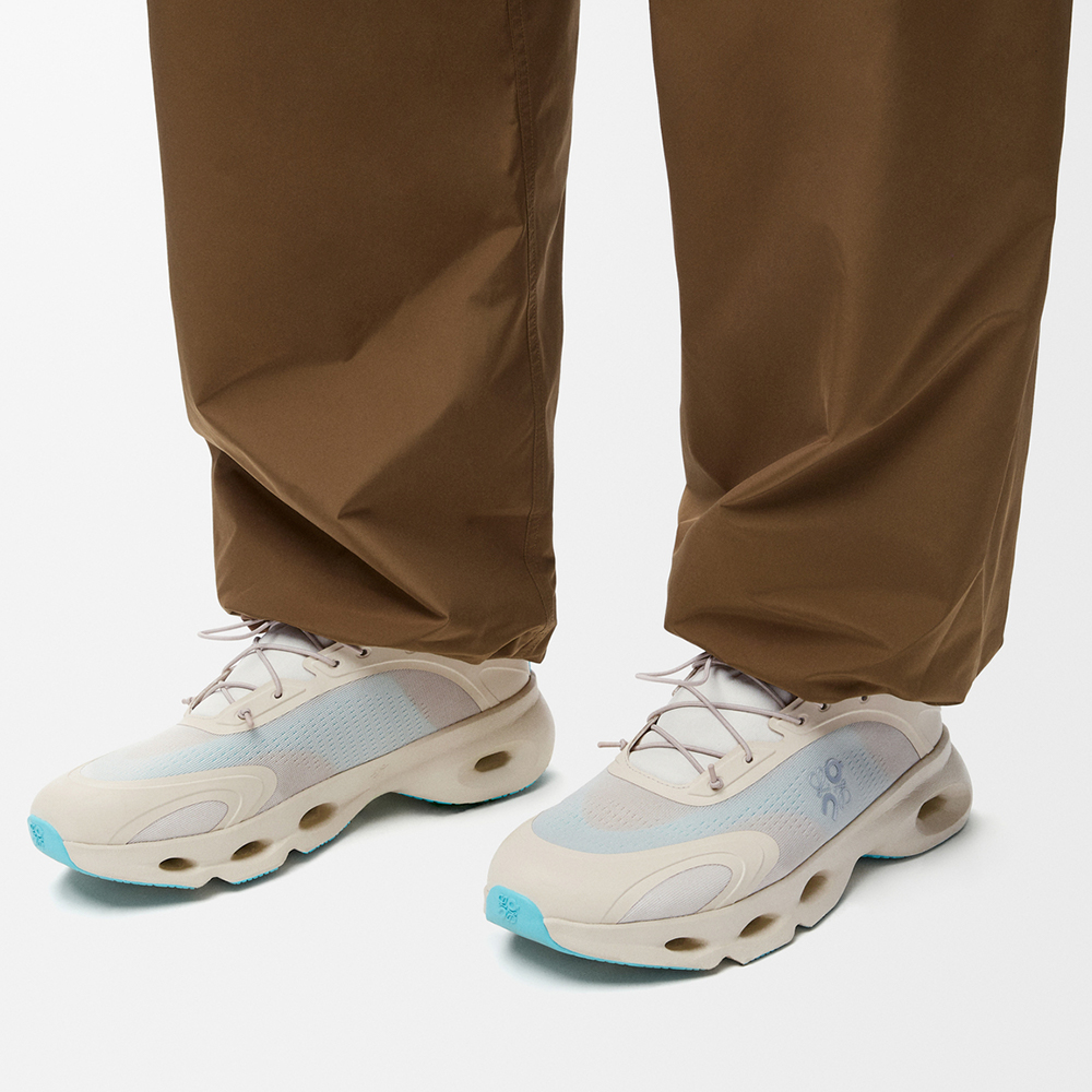 Loewe x ON Cloudsolo Low-Top Sneakers Sand/Turquoise Men – voilà.id