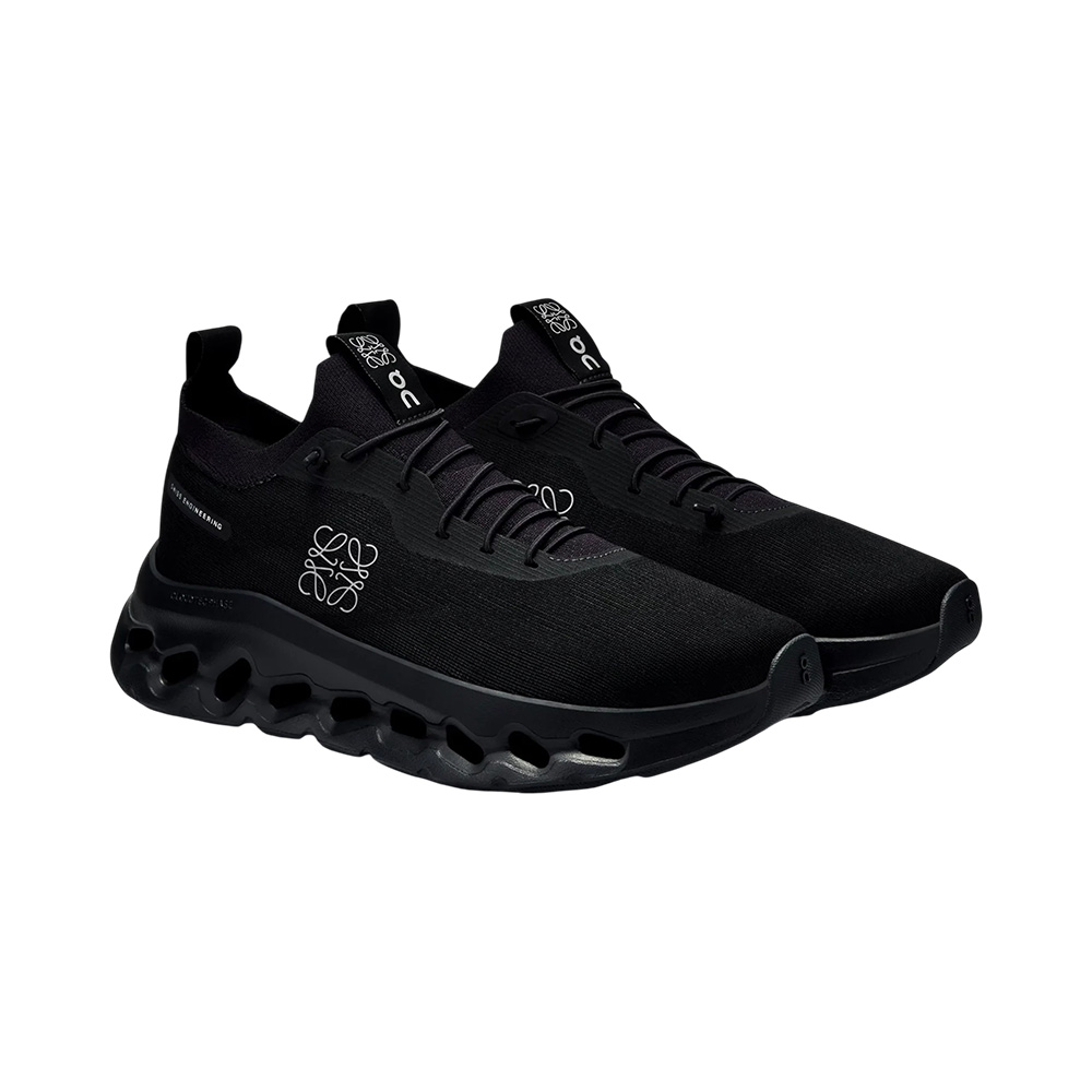 Loewe x ON Cloudtilt Low-Top Sneakers All Black Women – voilà.id