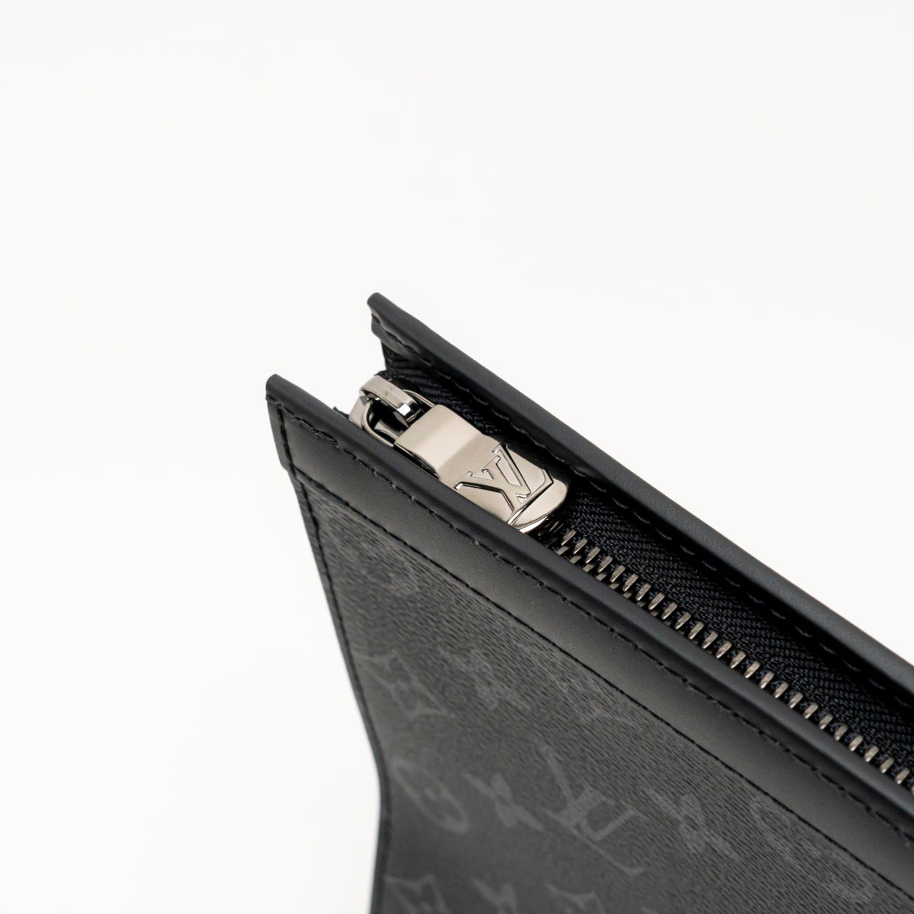 Louis Vuitton Pochette Voyage MM Monogram Eclipse – voilà.id