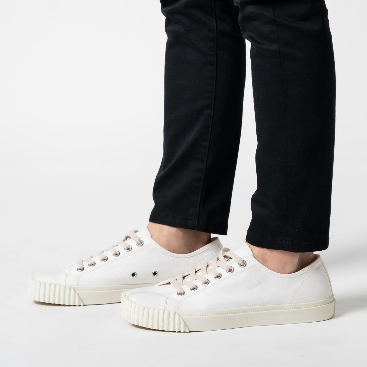 ★Maison Margiela★ Tabi Sneakers White S37WS0578P4291T1003 MAISON MARGIELA Size 11 White Canvas Low Top Tabi Sneakers