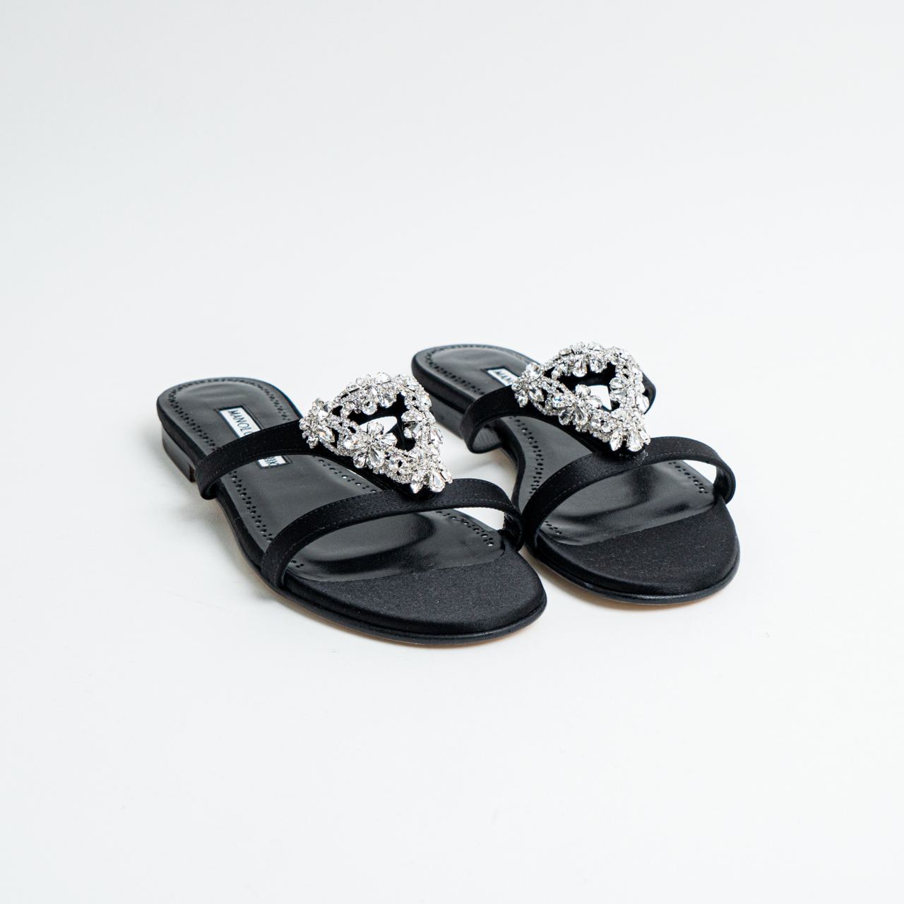 サンダル・ミュール Manolo Blahnik SANDAL (ELHOB4221513 MORA) 楽天市場】【数量限定・在庫限り・早い者勝ち！】 マノロ