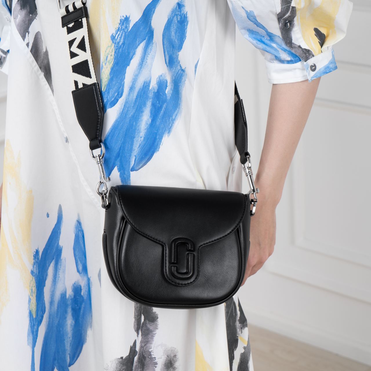 Marc Jacobs The J Marc Small Saddle Bag Black – voilà.id Marc Jacobs The J Marc Small Saddle Bag Black – voilà.id