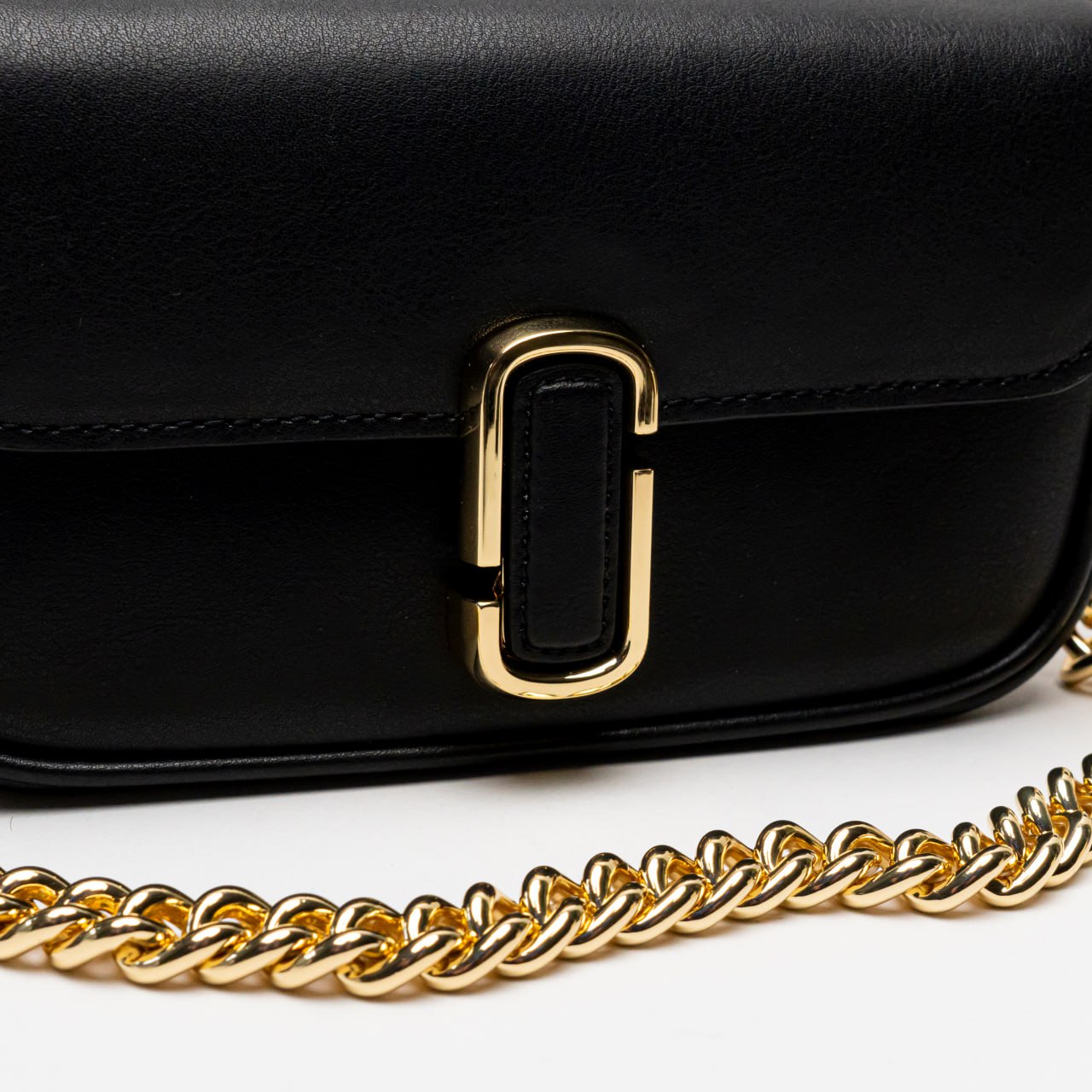 バッグ y2k Marc Jacobs leather one-shoulder bag Marc Jacobs The J Soft Shoulder Bag Black Ghw – voilà.id