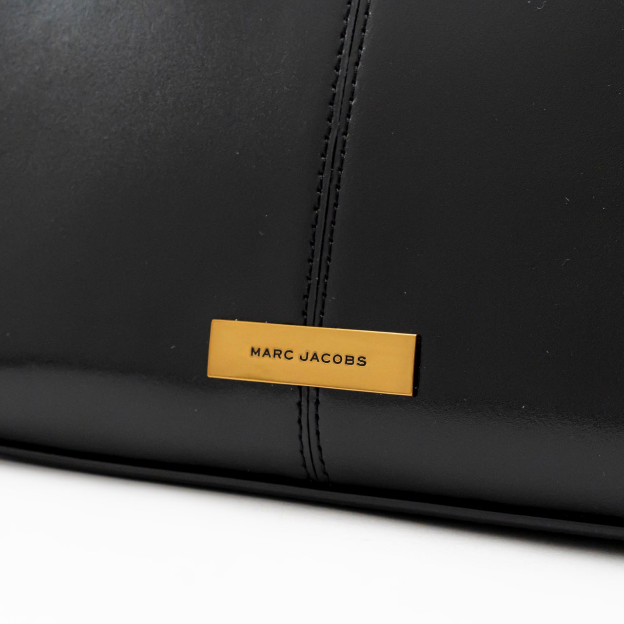 Marc Jacobs The St Marc Smooth Leather Top Handle Bag Black – voilà.id