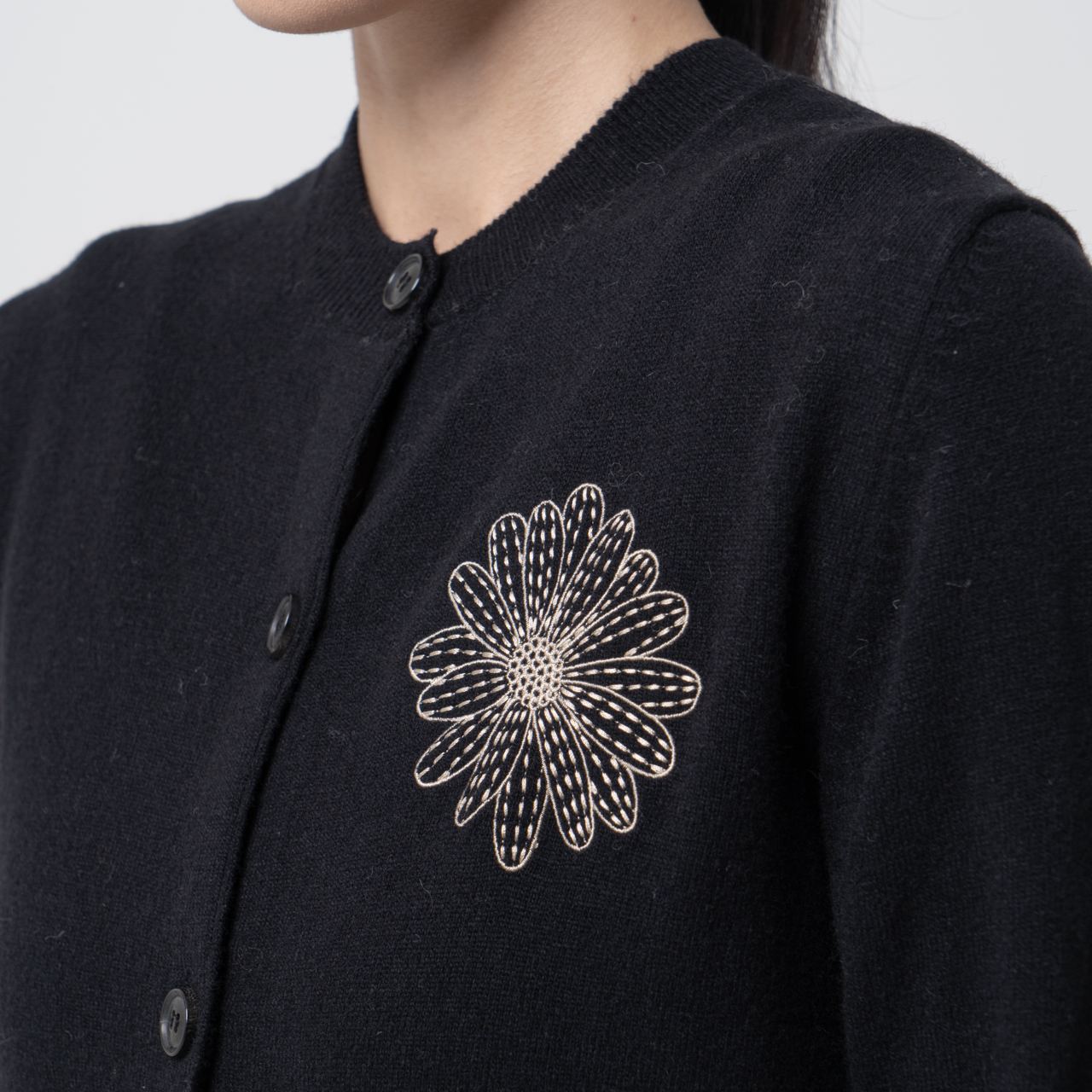 Mardi Mercredi Cashmere Blended Round Neck Cardigan Black Latte