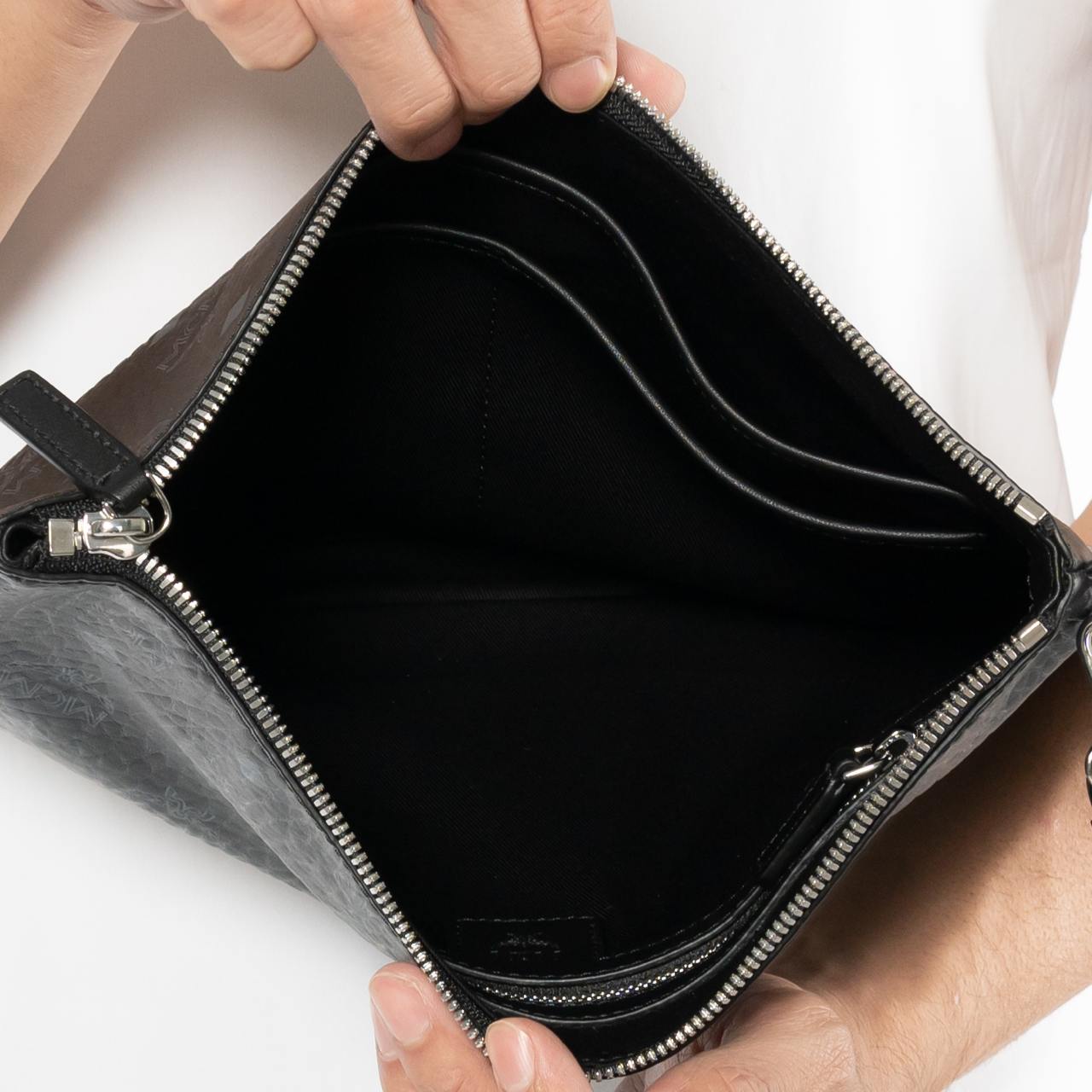 MCM Medium Wrislet Zip Pouch Visetos Original Black – voilà.id