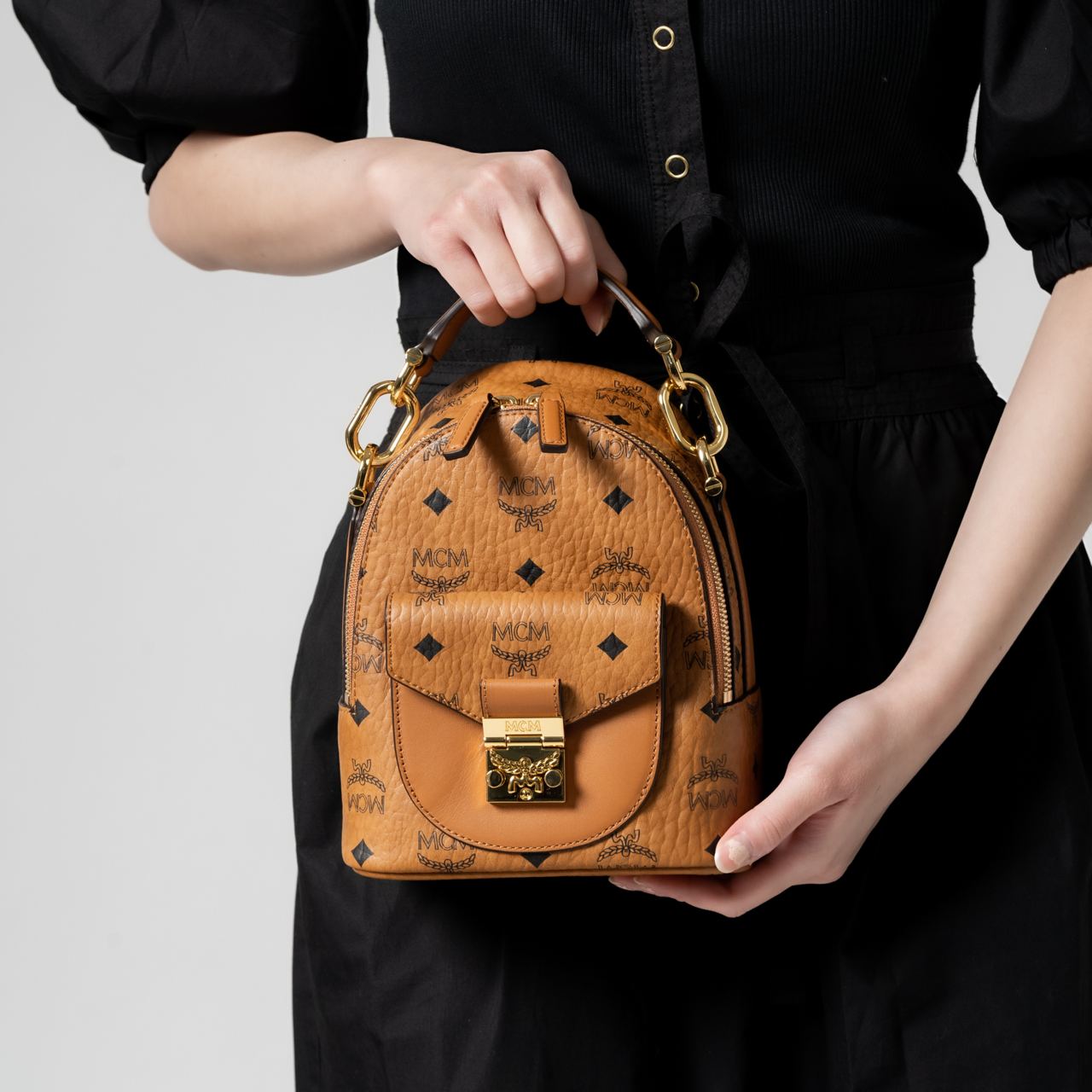 harga mcm mini backpack original 02 (X-MINI) ETEFT AUTHENTIC True to the roots of its name MCM MCM Logo Leather Mini