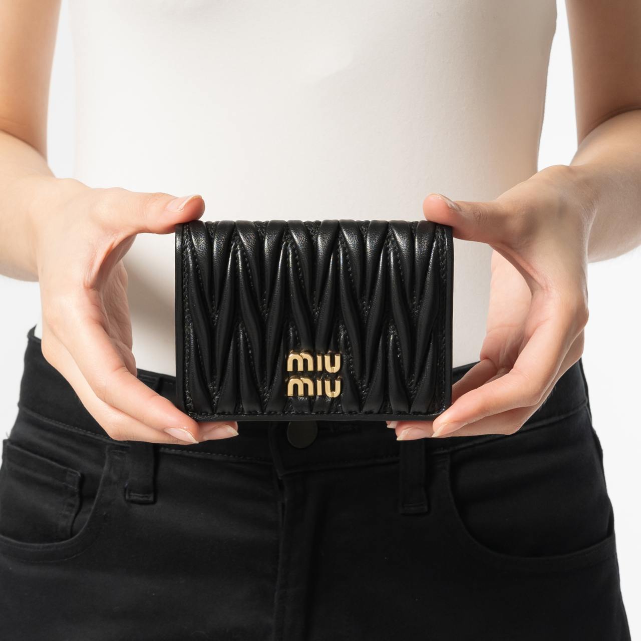 ★MiuMiu★ Small Leather Zipper Card Holder Black 5MC93MAEFX ☆MiuMiu☆ Small Leather Zipper Card Holder Black 5MC93MAEFX