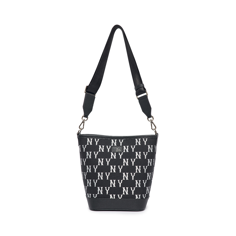 MLB NY Yankees Monogram Jacquard Bucket Bag Black – voilà.id