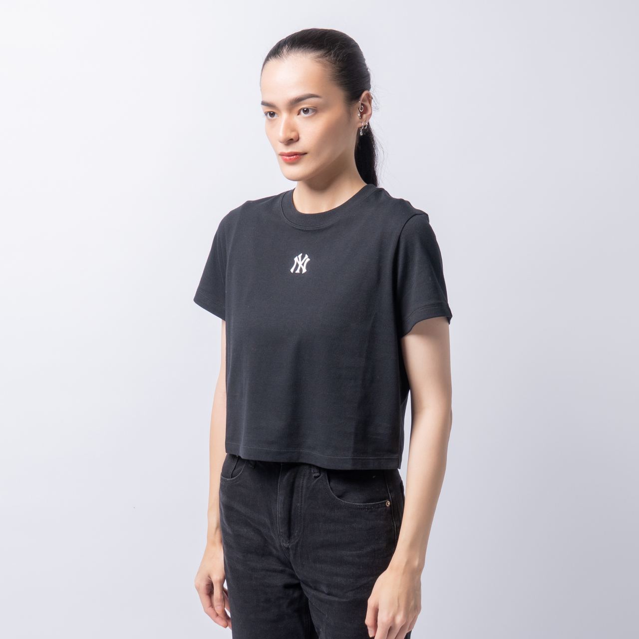 MLB NY Yankees Basic Small Logo Crop Top T-Shirt Black