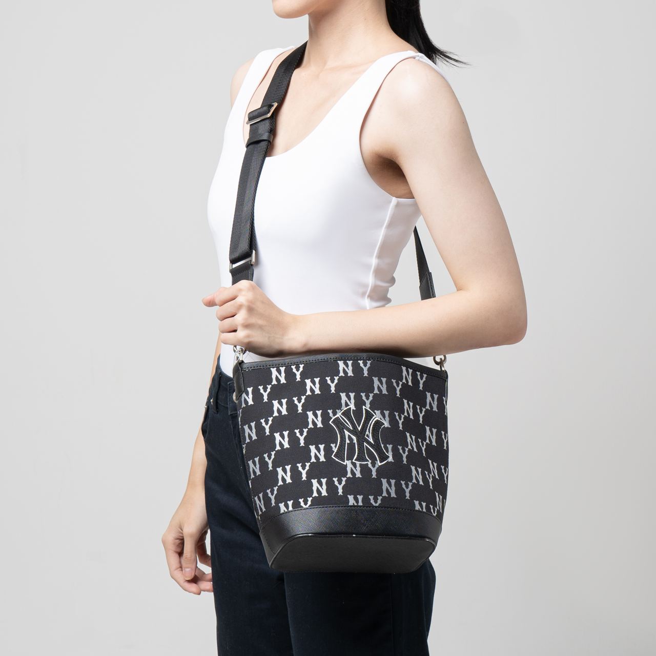 トートバッグ [ MLB ] CLASSIC MONOGRAM JAQUARD NEW BUCKET BAG MLB ] CLASSIC MONOGRAM JAQUARD NEW BUCKET BAG (MLB Korea