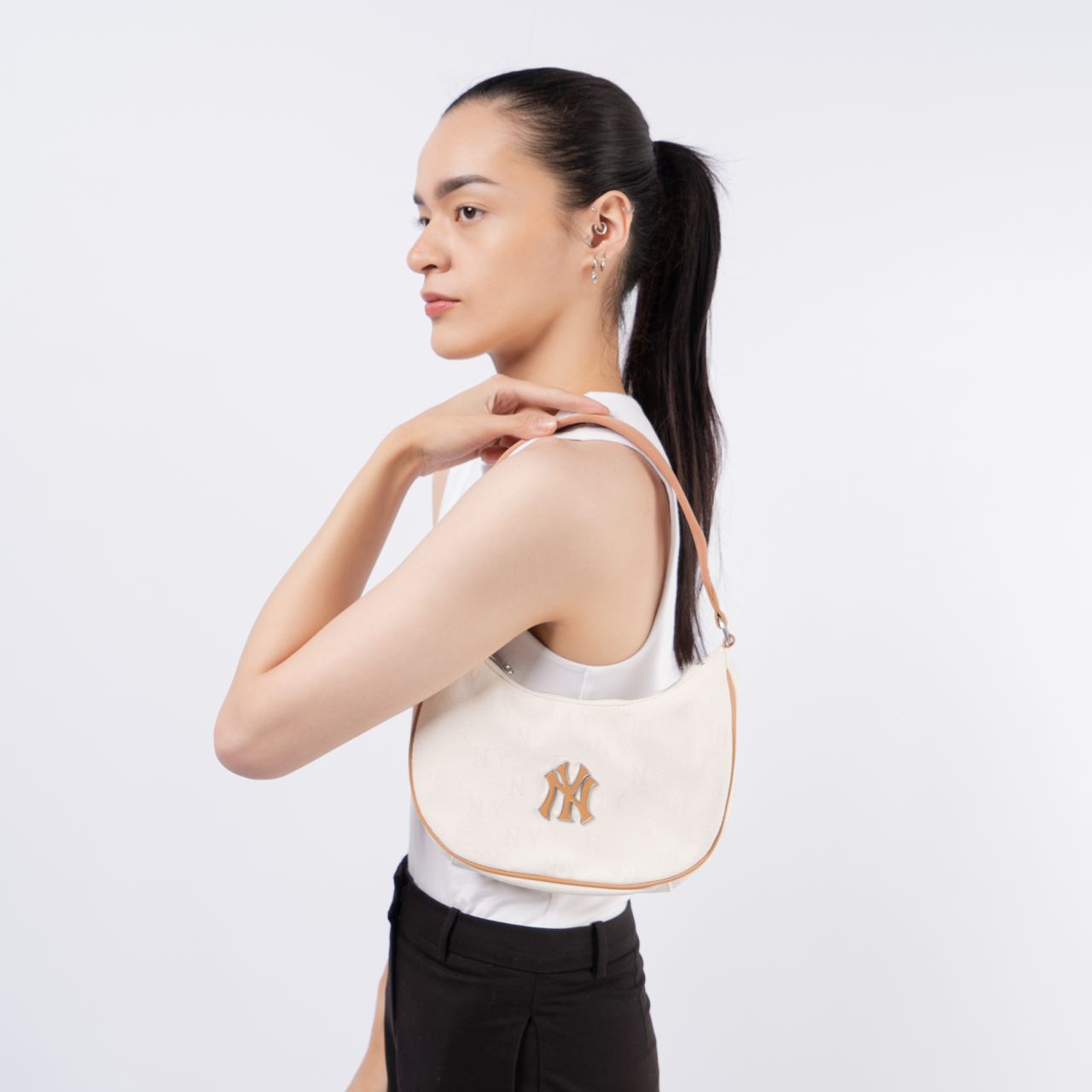 トートバッグ [ MLB ] CLASSIC MONOGRAM JAQUARD HOBOBAG MLB Big Classic Monogram Jacquard New York Yankees Hobo Bag