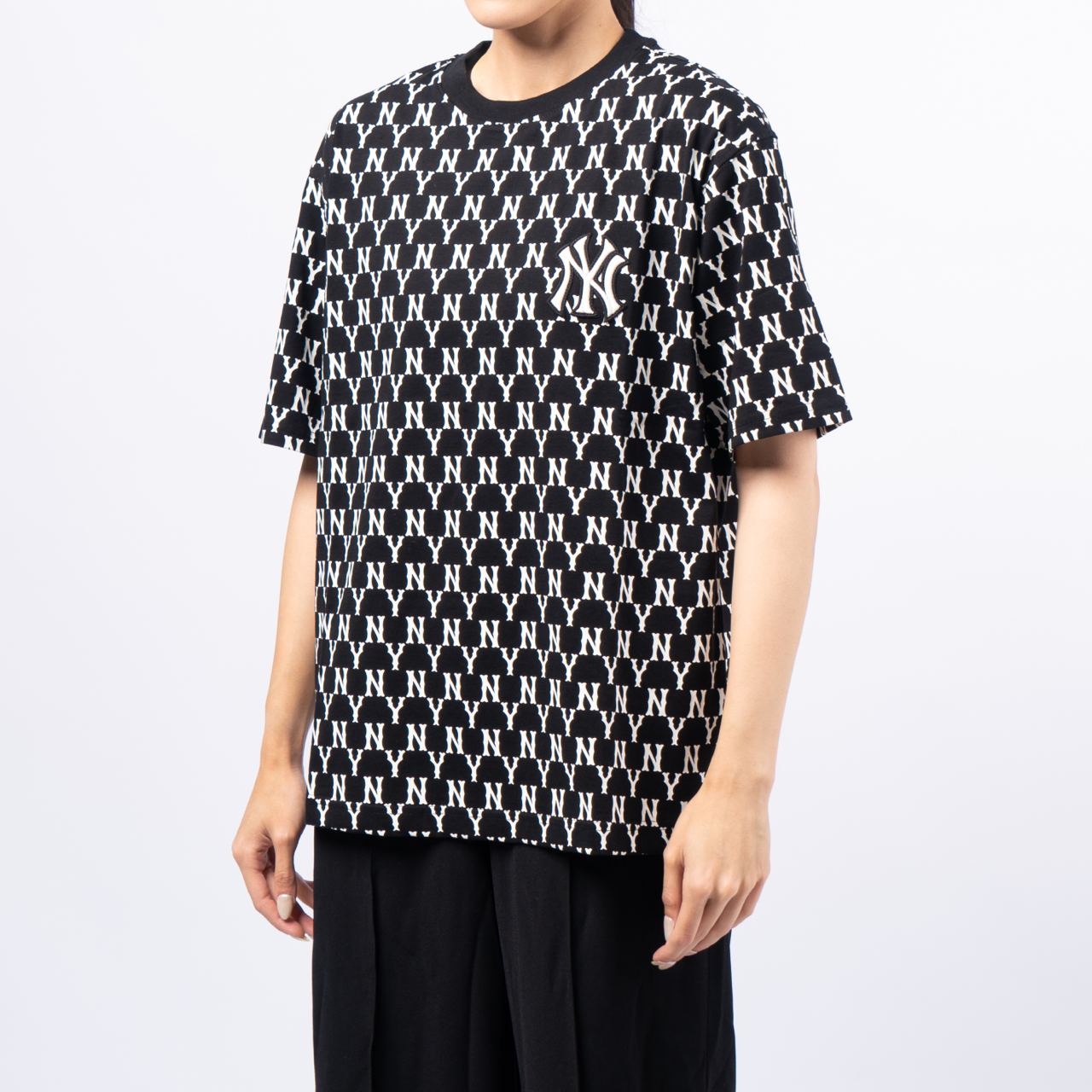 [MLB] Classic Monogram Sportive Overfit T ★すぐ品切れ★ Classic Monogram Sportive All-over Print Oversized-fit T