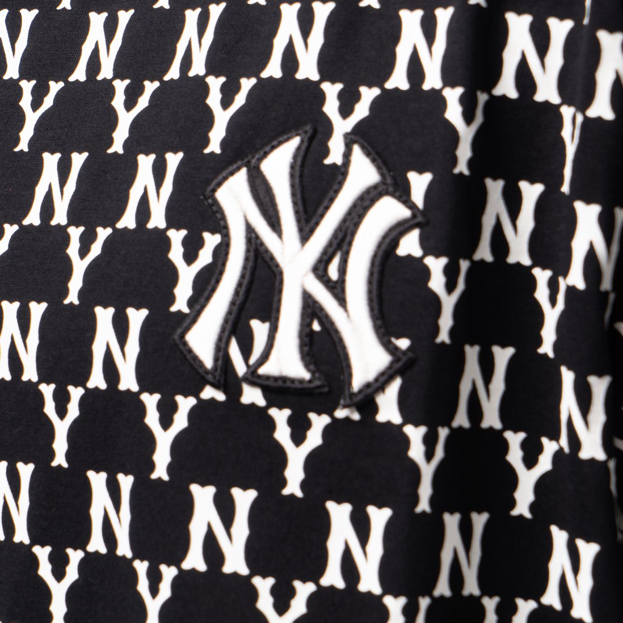 MLB NY Yankees Monogram All Over T-Shirt Black – voilà.id
