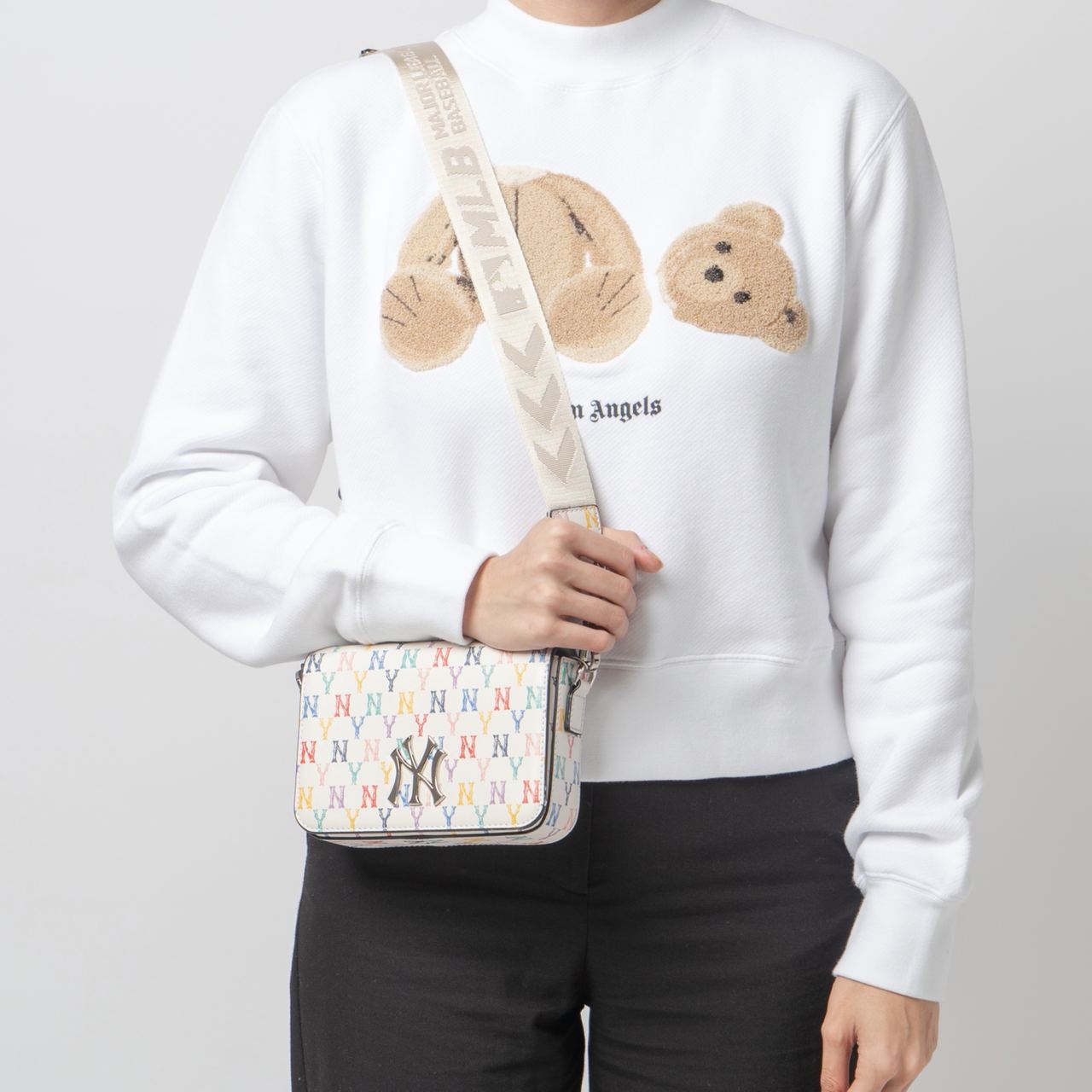 ☆人気☆【MLB】☆Basic big logo knit cross ba.g☆バッグ☆ ☆人気☆【MLB】☆Basic big logo knit cross ba.g☆バッグ