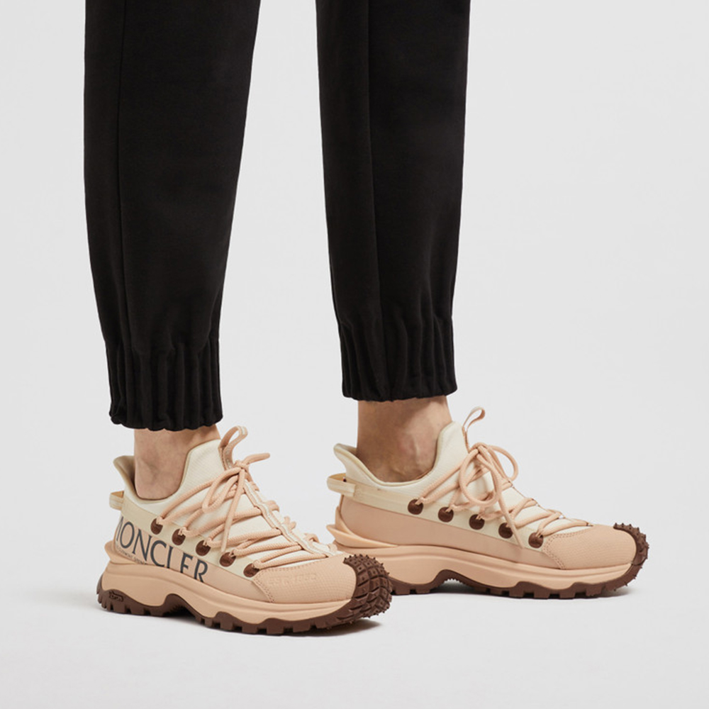 【関税&送料込】Moncler Light Beige Trailgrip Trainer Moncler Trailgrip Lite2 Low Top Sneakers | Saks Fifth Avenue