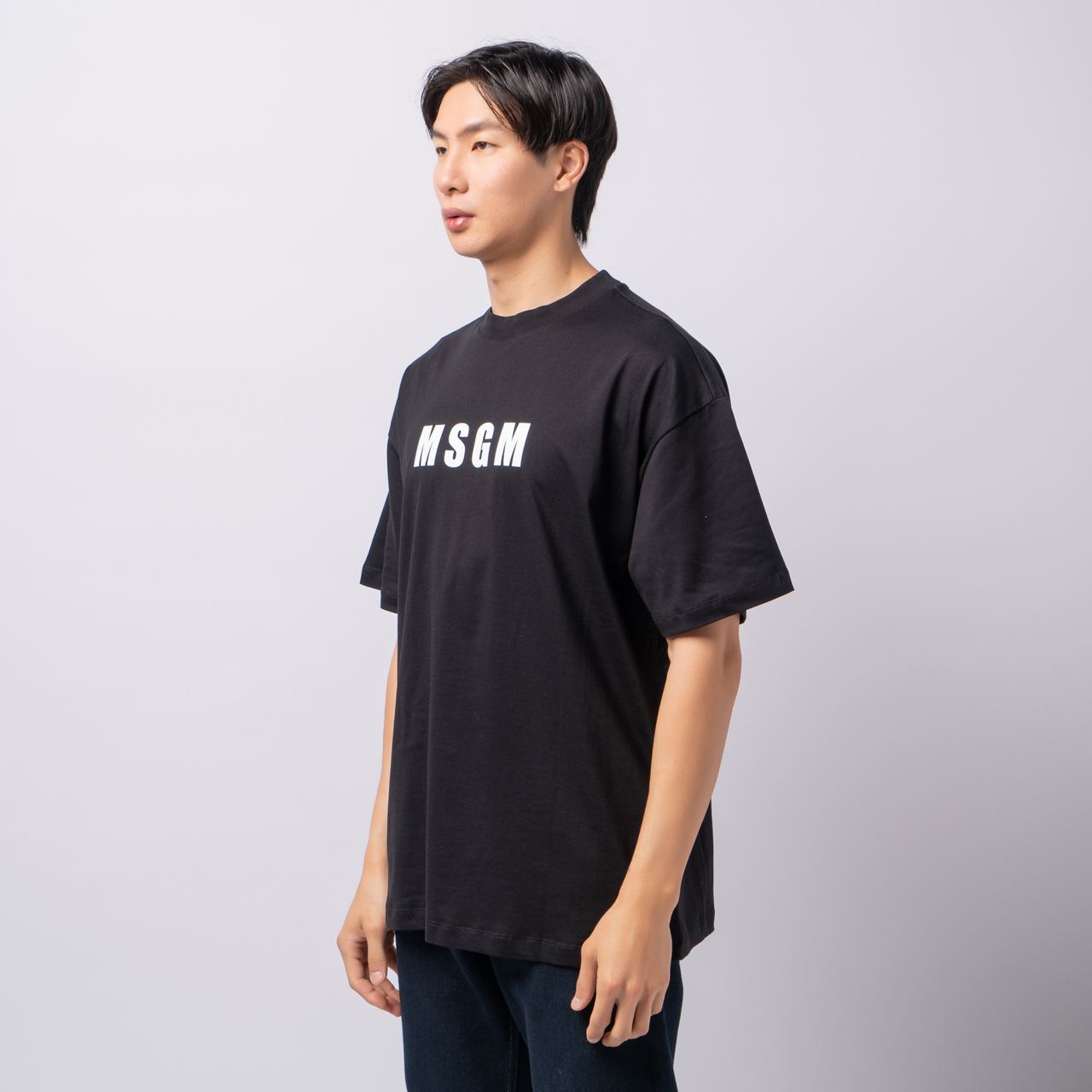 MSGM｜SHORT-SLEEVED ROUND NECK T-SHIRTS (3640MM128 24700 MSGM Logo Round Neck Cotton T-Shirt Black/White – voilà.id