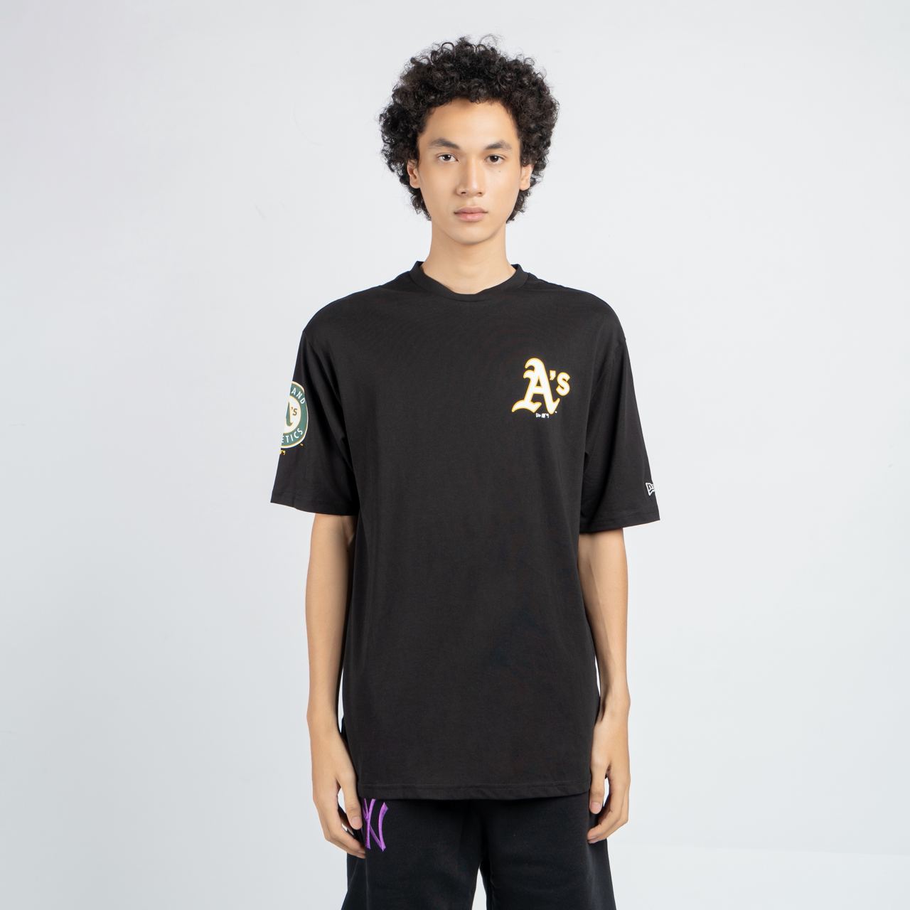 [MLB] Varsity Big Logo Overfit T-shirt ★すぐ品切れ★ เสื้อยืด Varsity Big Logo Oversized-Fit T-Shirt New York Yankees